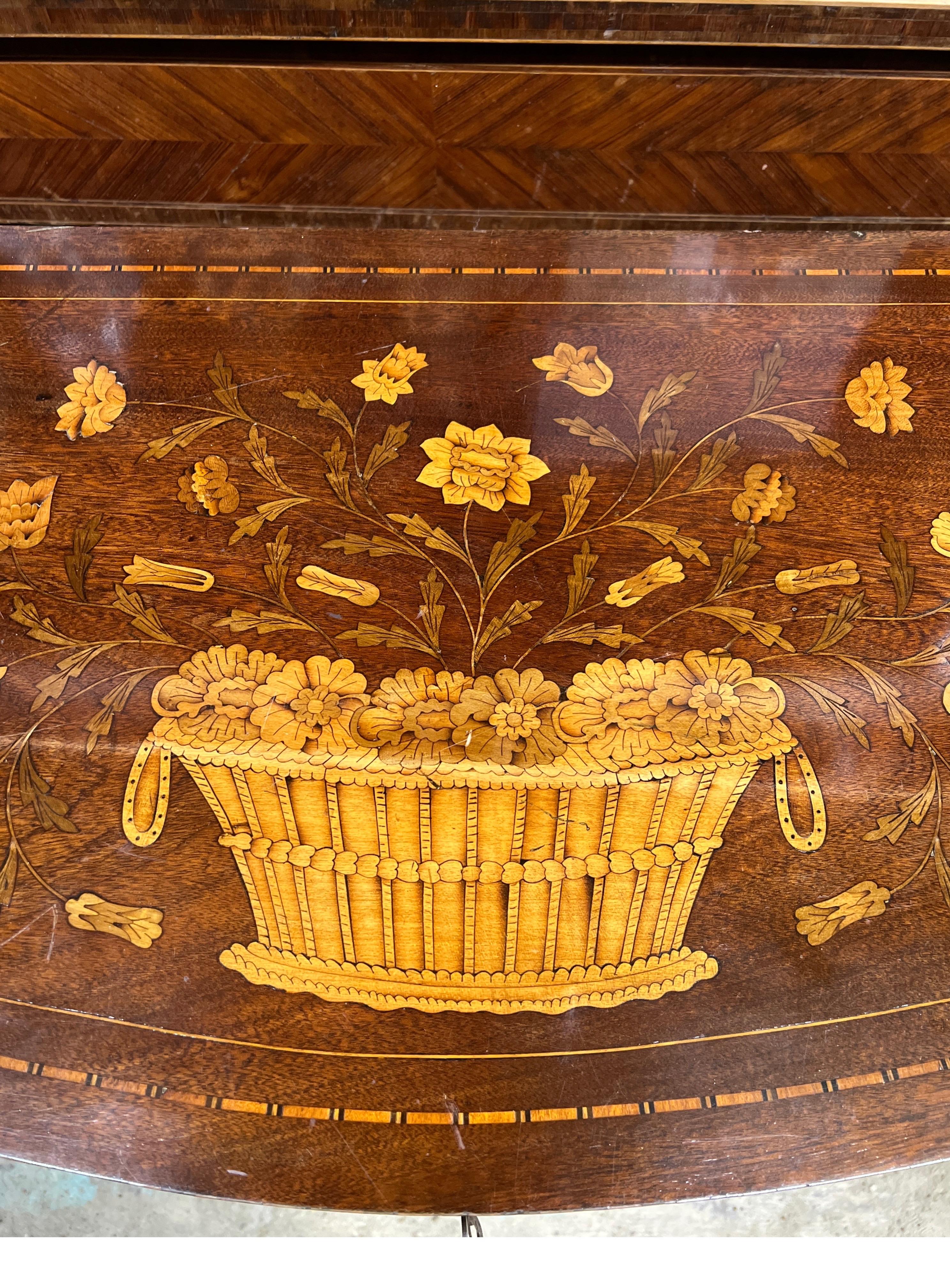Kommode aus Mahagoni und Obstholz mit Intarsien im Louis XV-Stil 19 2