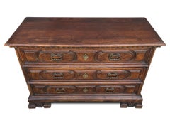 Italian “Canterano” chest of drawers in walnut, 17th century