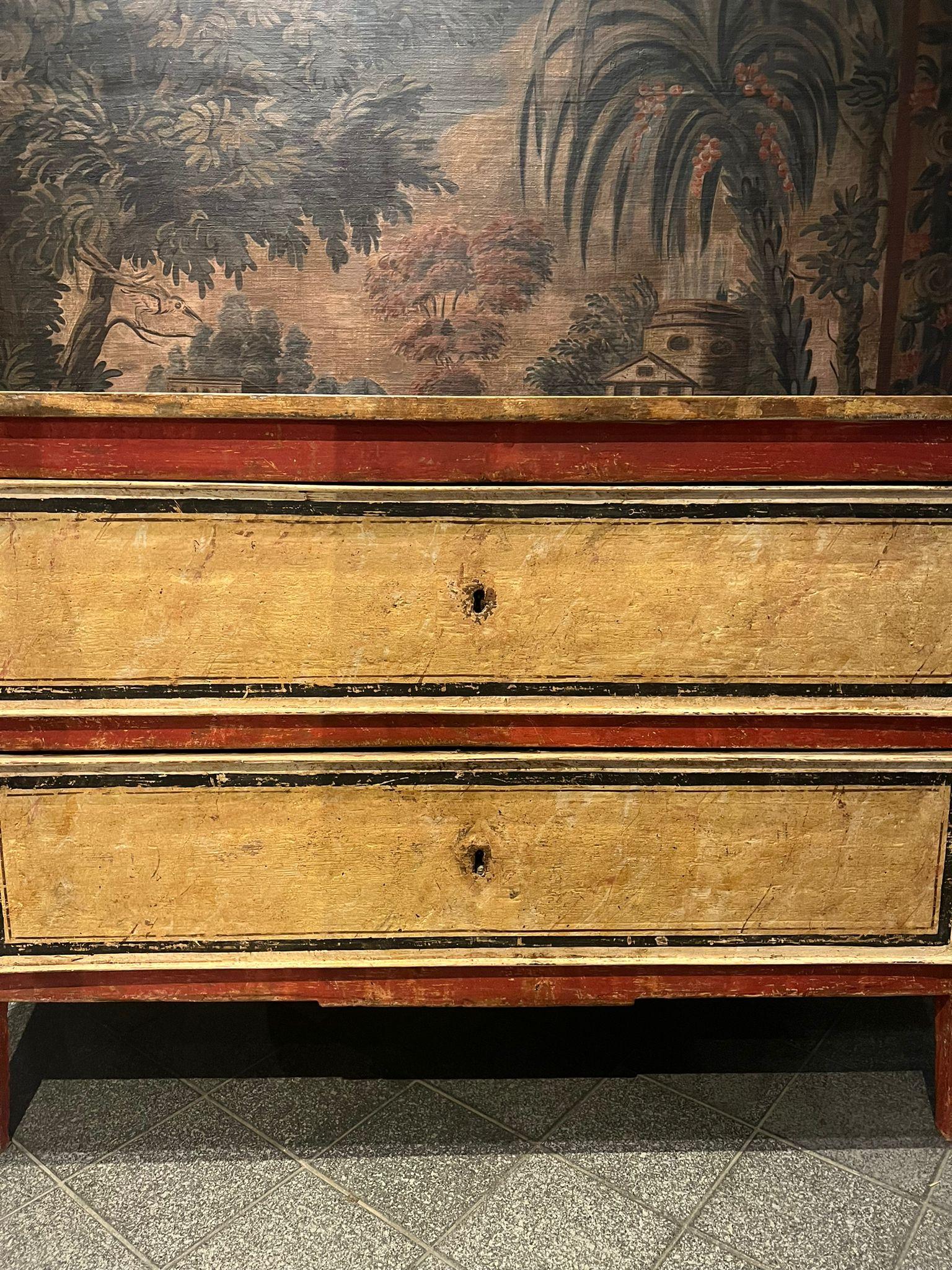 Painted chest of drawers in fir wood 18th century In Good Condition For Sale In Firenze, IT