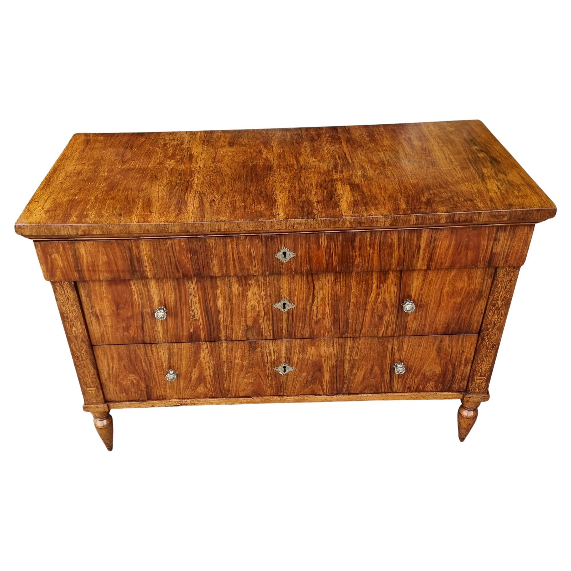 Kommode aus Nussbaumholz Charles X aus Faenza  1810 im Angebot