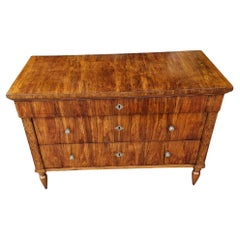 Commodes and Chests of Drawers