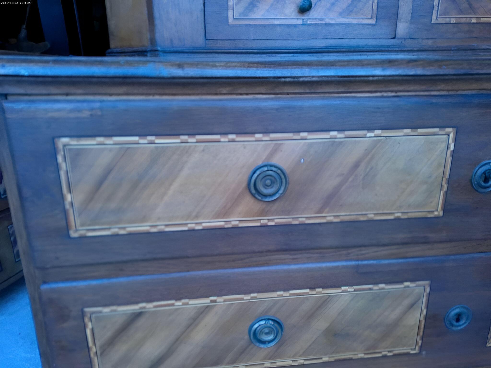 Folk Art Threaded oak chest of drawers For Sale