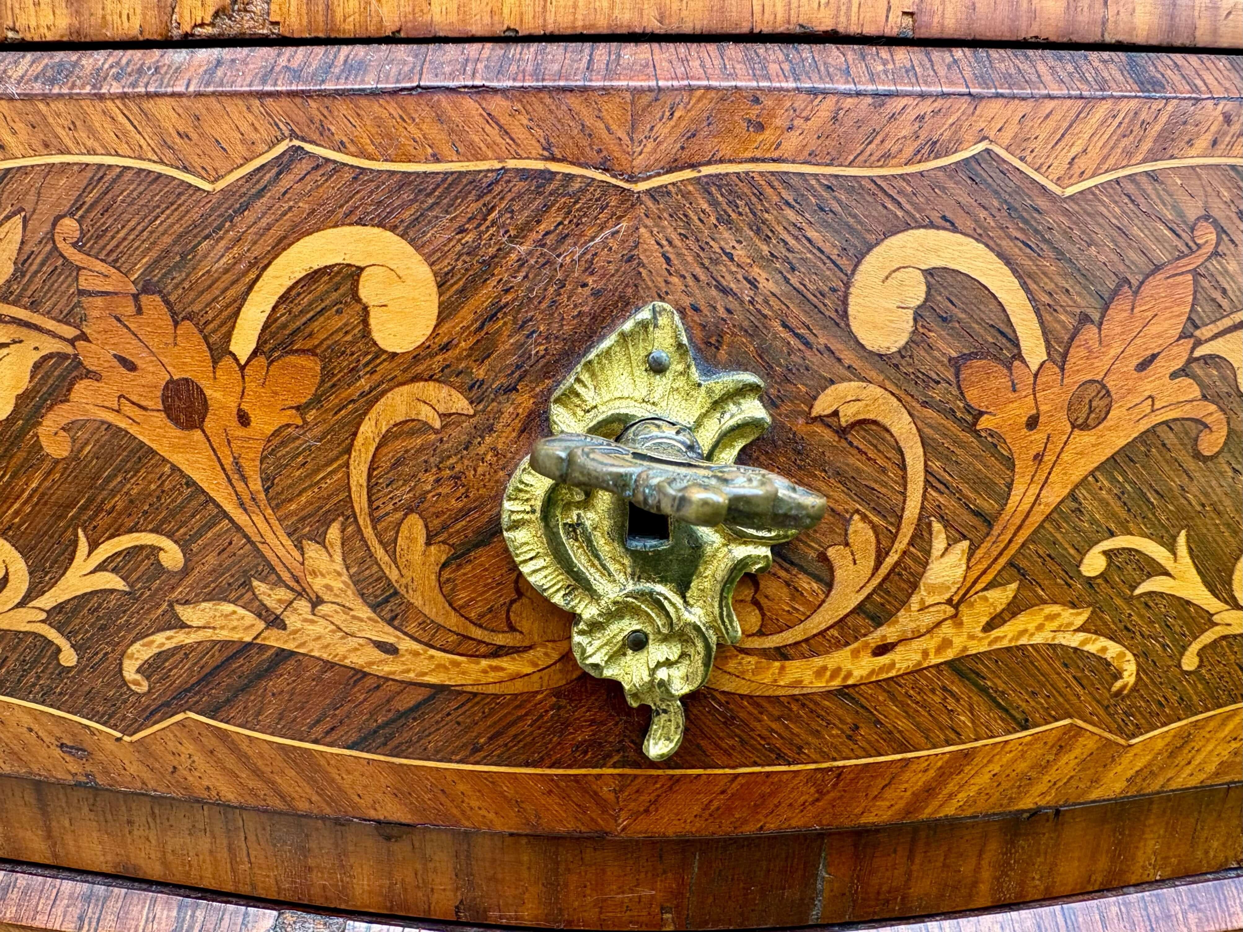 Französische Kommode in Marqueterie  stil Ludwig XV. Ära Napoleon III im Angebot 4