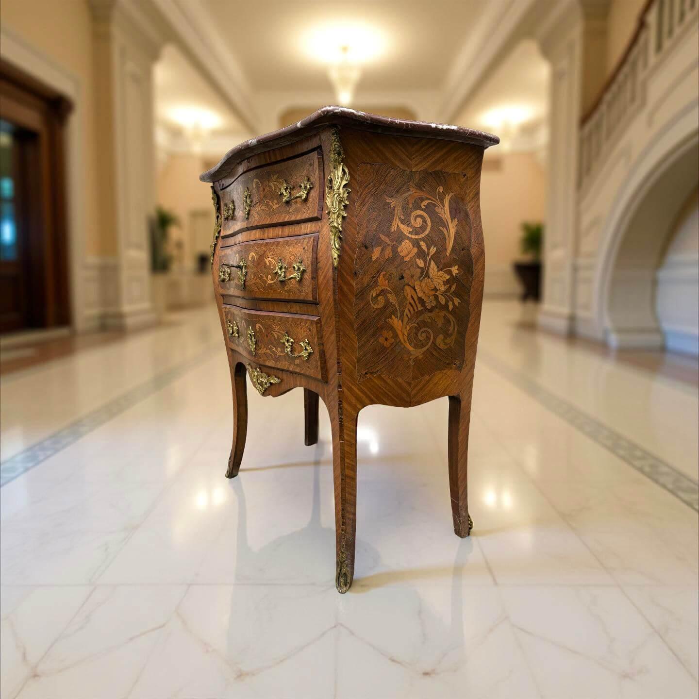 Französische Kommode in Marqueterie  stil Ludwig XV. Ära Napoleon III im Zustand „Gut“ im Angebot in Pistoia, IT