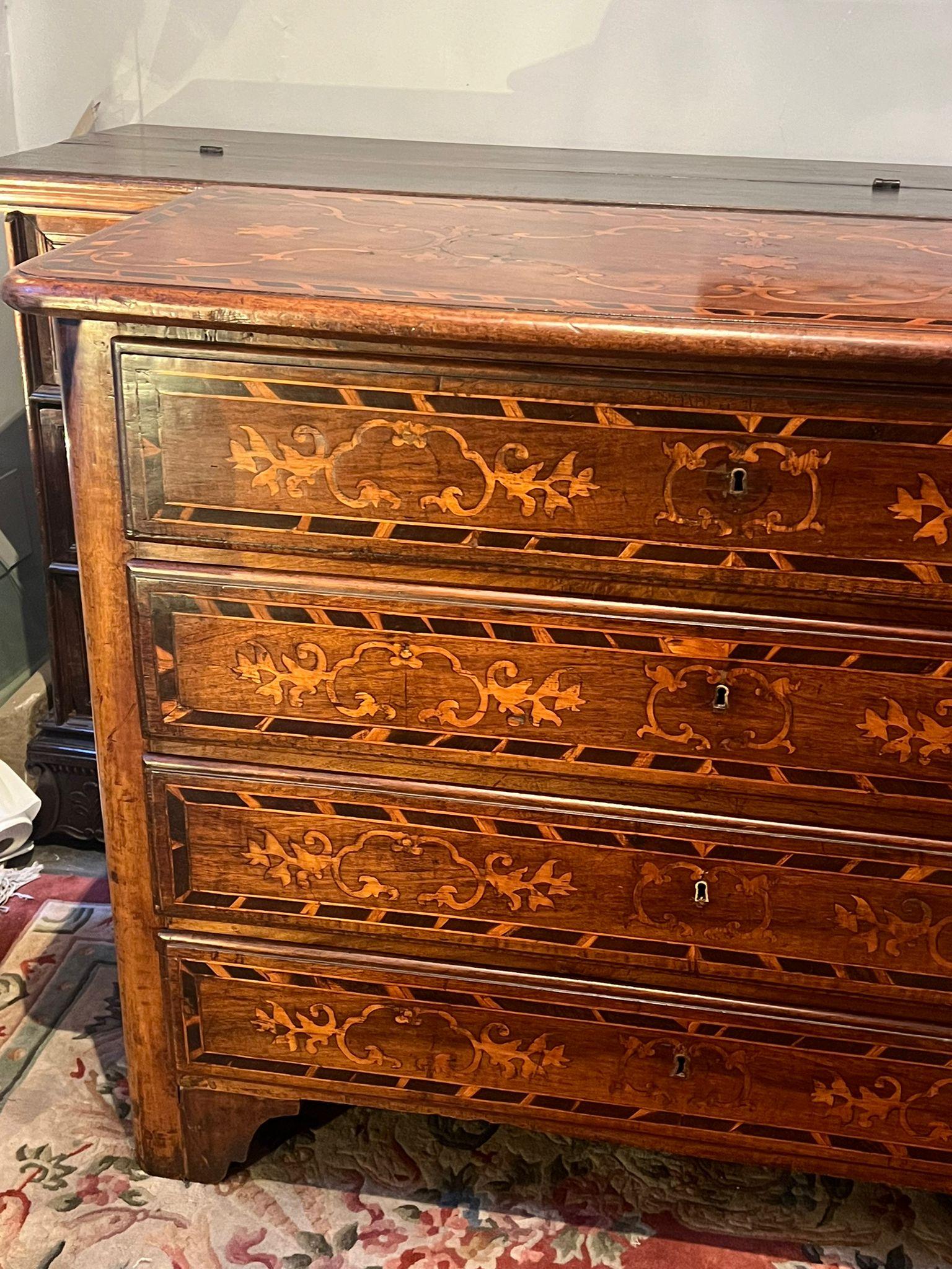  Inlaid solid walnut chest of drawers In Good Condition For Sale In Firenze, IT