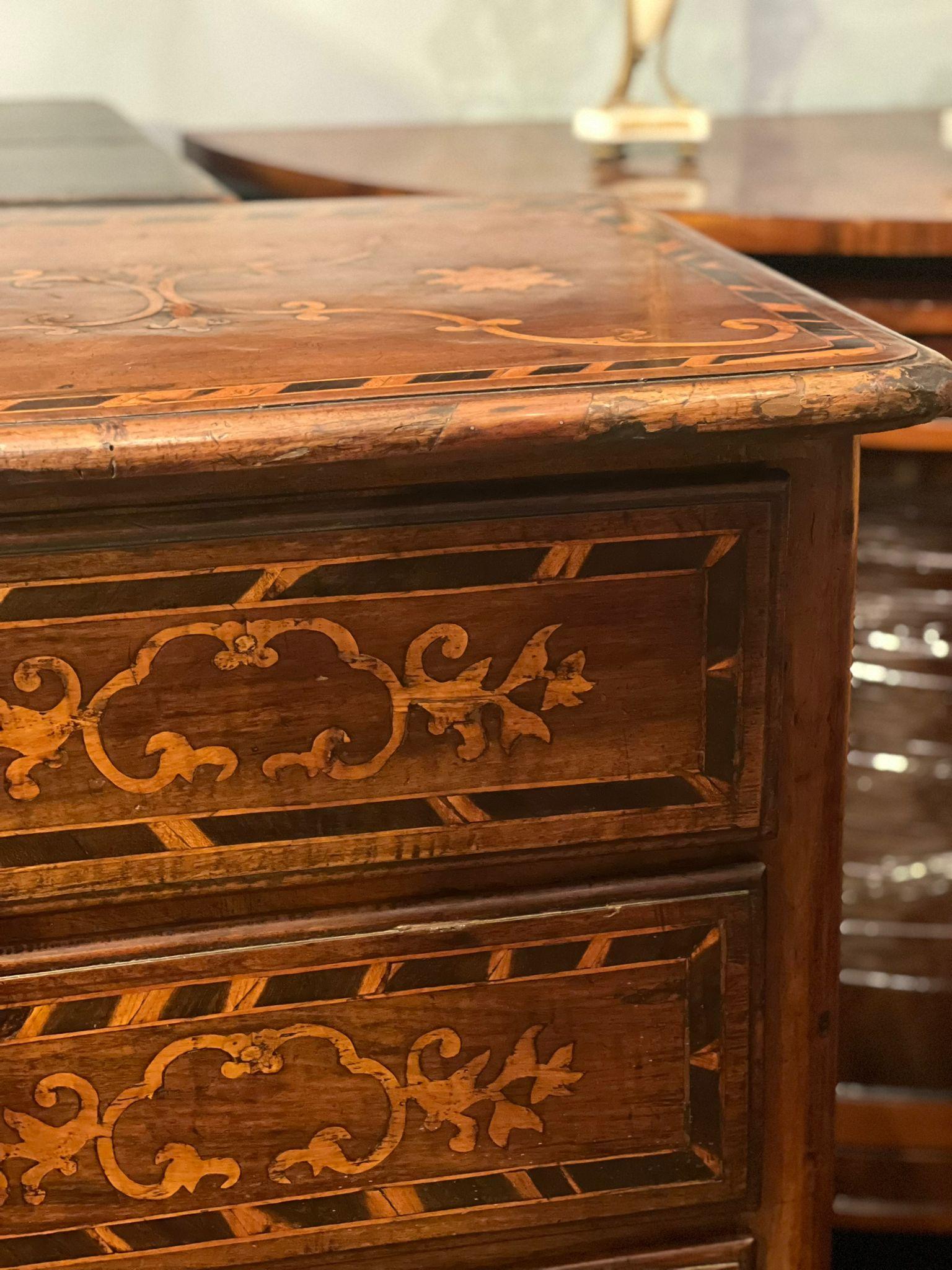 18th Century and Earlier  Inlaid solid walnut chest of drawers For Sale