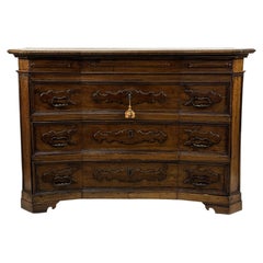 Walnut chest of drawers, Bergamo, first half of the 18th century
