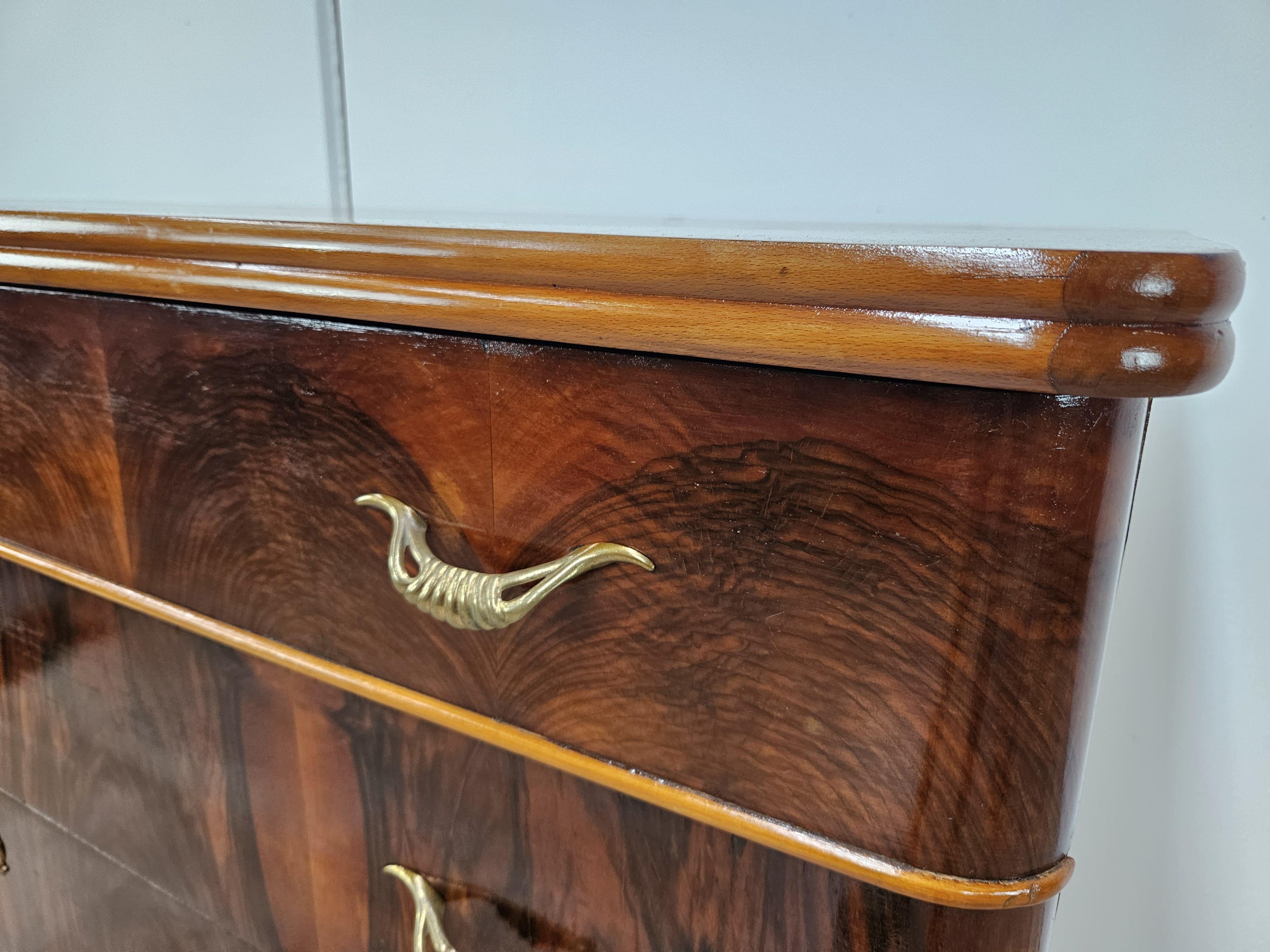 Cassettone in noce e acero del 1940 con specchio ovale Art Decò XX secolo in vendita 5