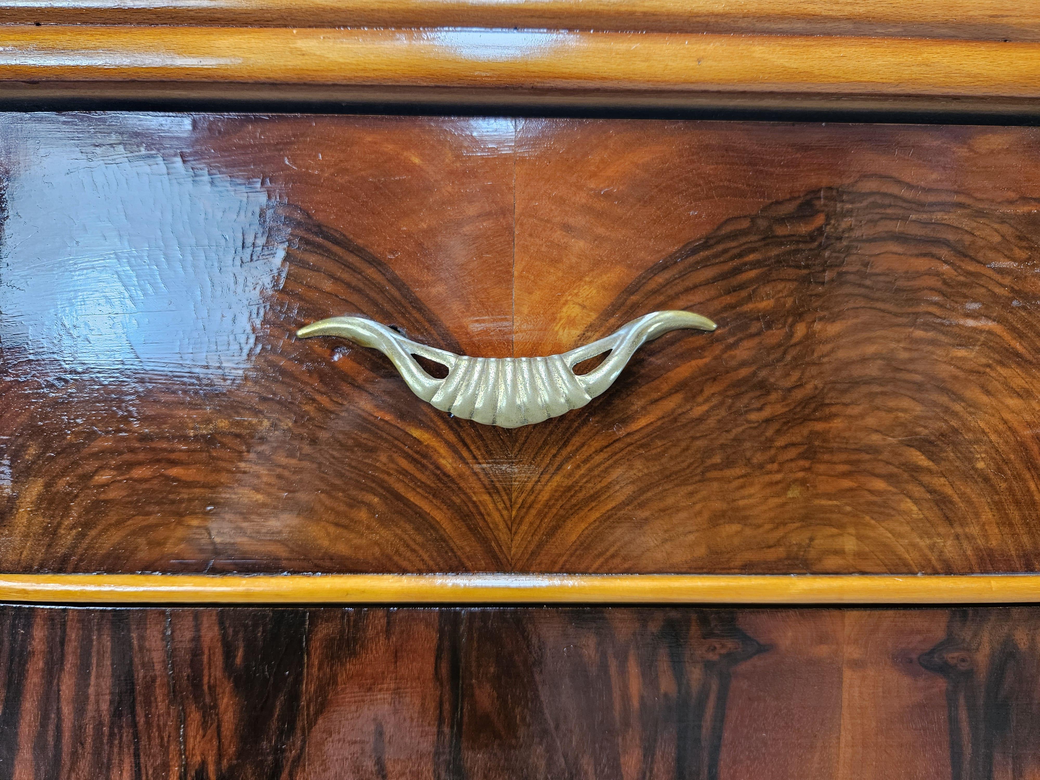 Cassettone in noce e acero del 1940 con specchio ovale Art Decò XX secolo in vendita 8