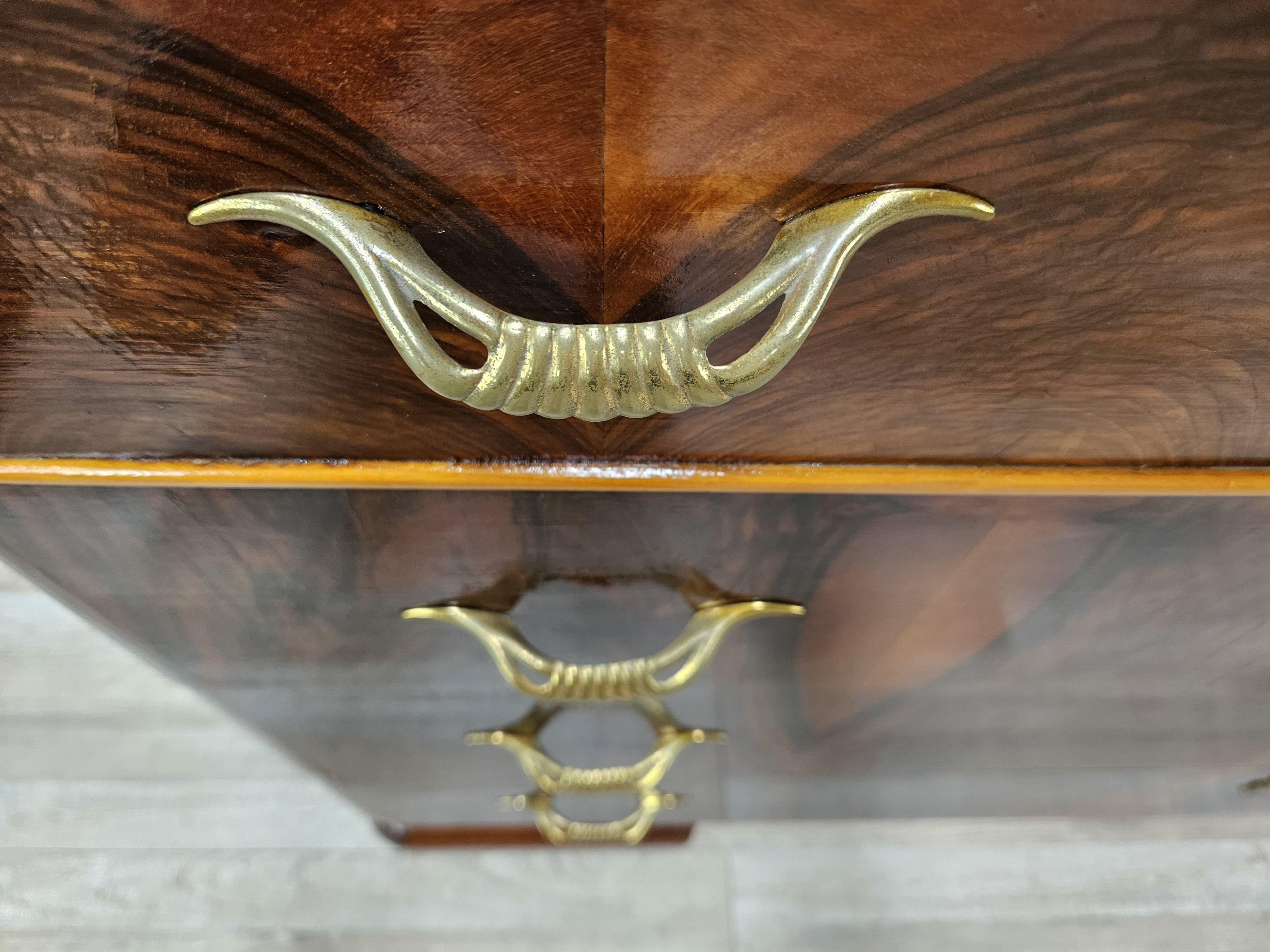 Cassettone in noce e acero del 1940 con specchio ovale Art Decò XX secolo in vendita 9