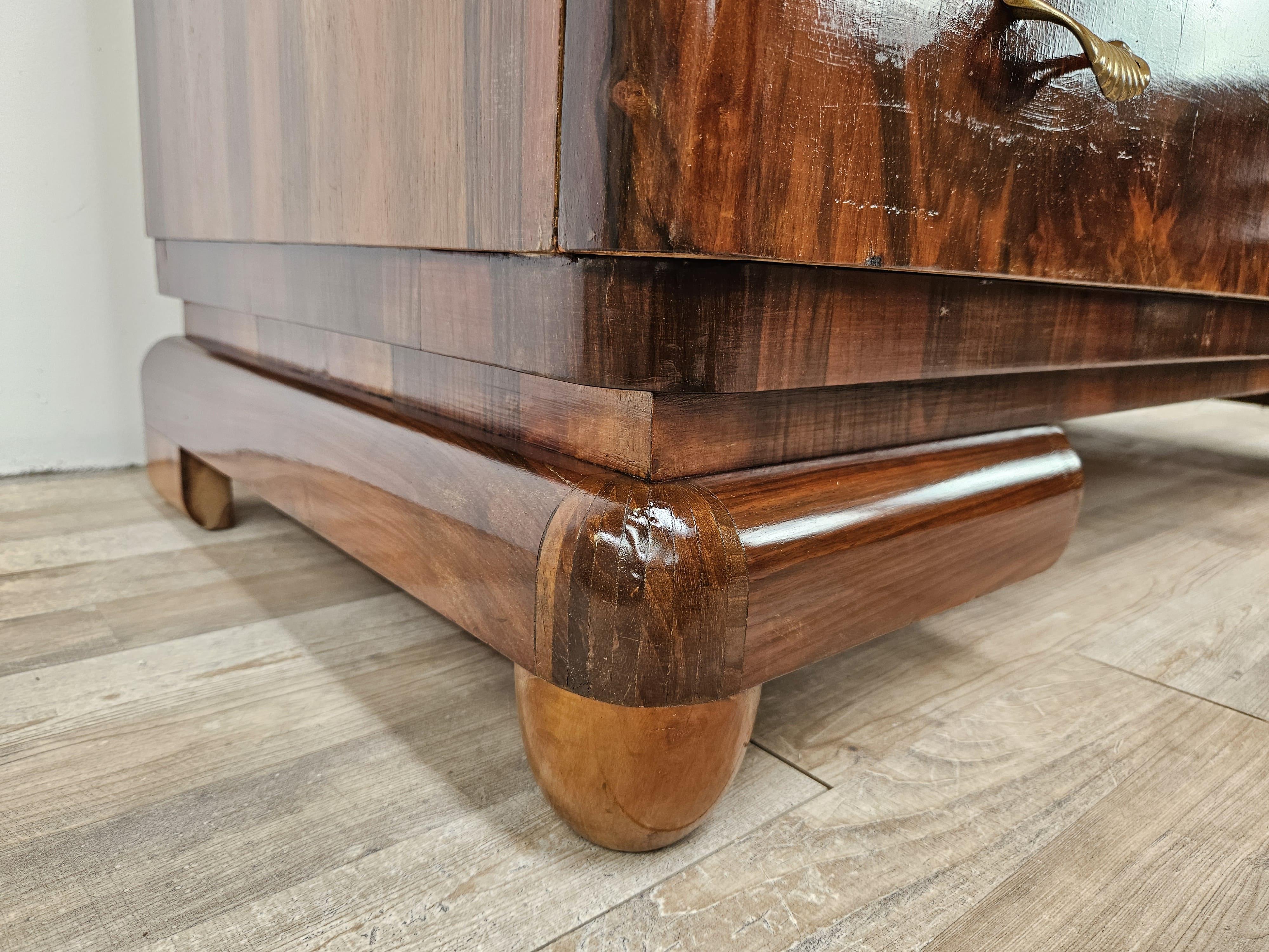 Cassettone in noce e acero del 1940 con specchio ovale Art Decò XX secolo in vendita 10