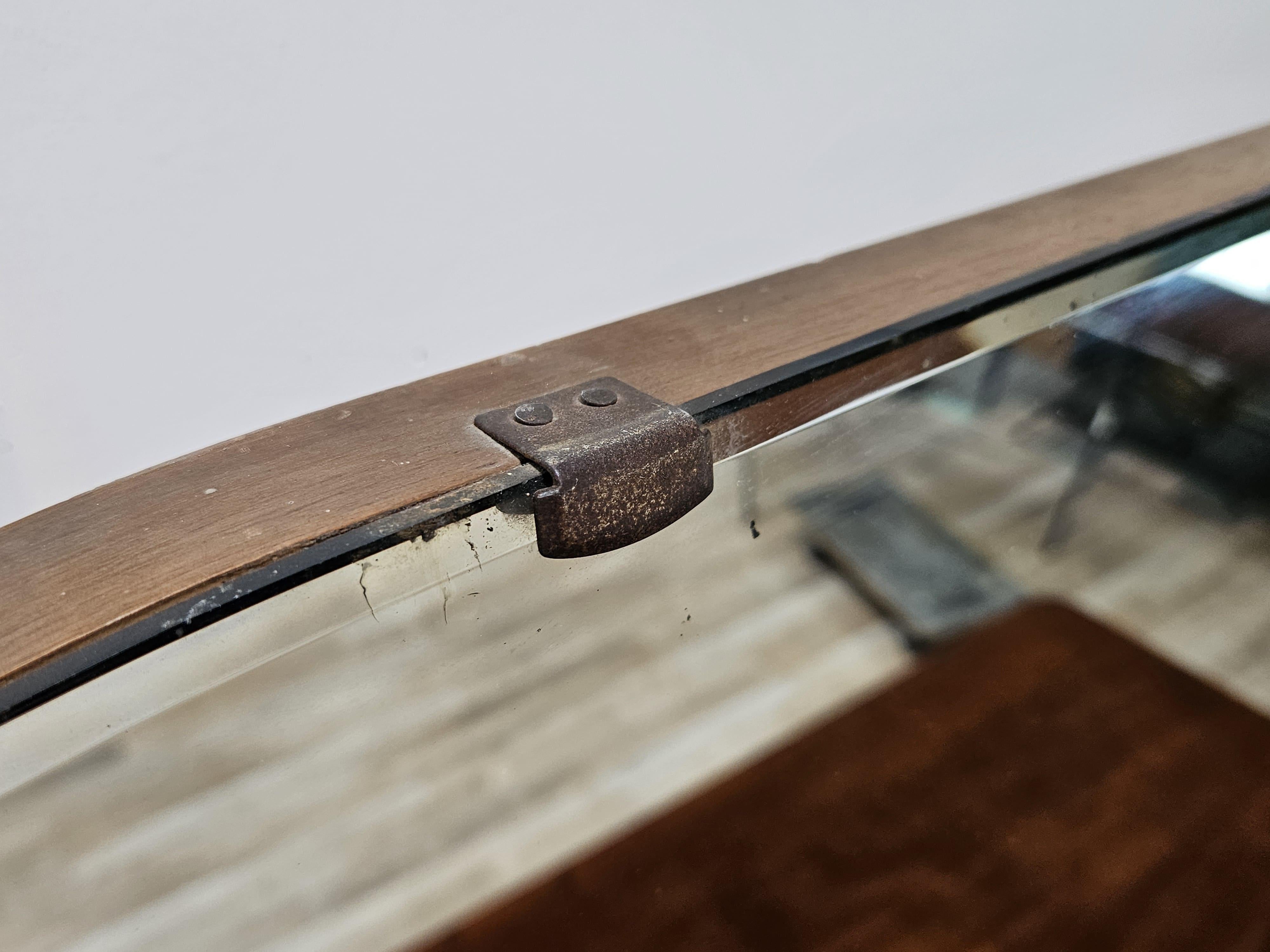 Mid-20th Century Cassettone in noce e acero del 1940 con specchio ovale Art Decò XX secolo in vendita