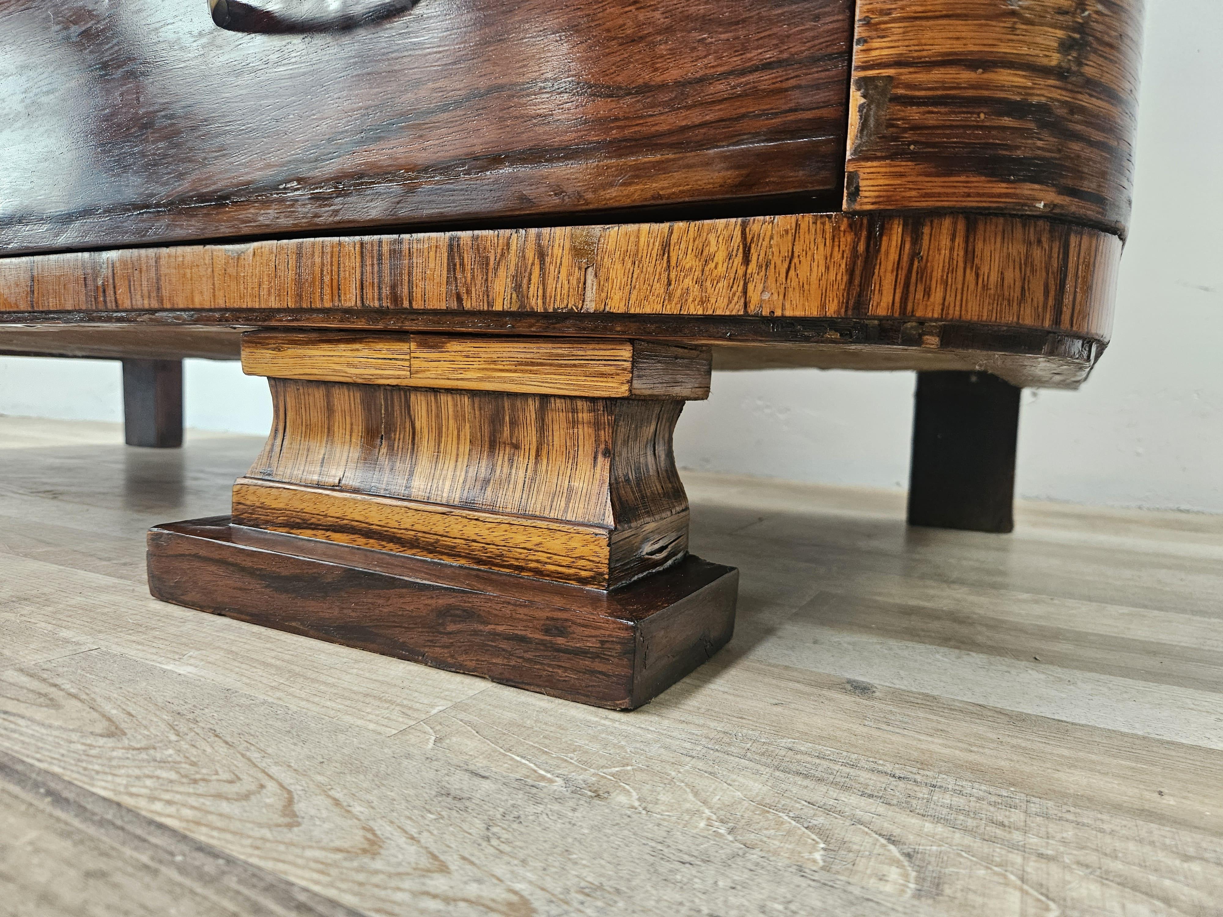 Cassettone italiano Art Decò in piuma di mogano con piano in marmo anni '40 in vendita 12