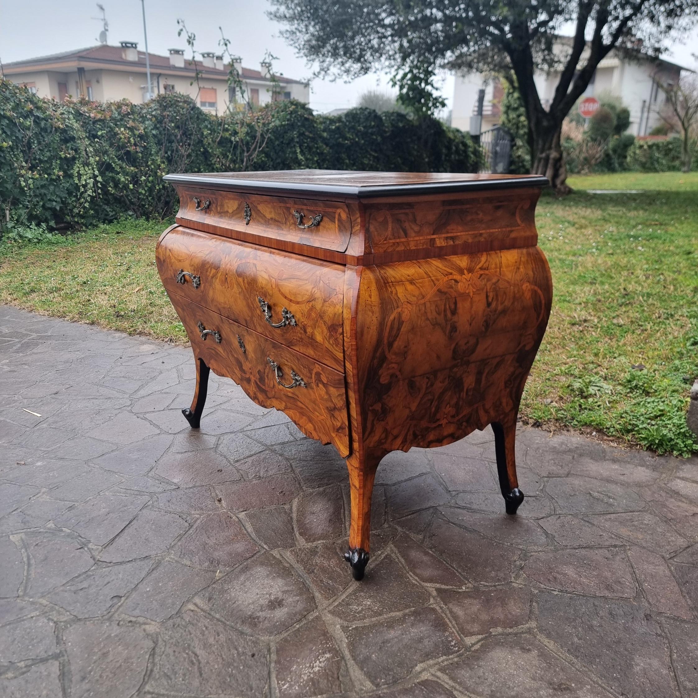 Cassettone Lombardo Fine '800 in Stile Luigi XV In condizioni ottime in vendita a Villa Verucchio, Emilia-Romagna