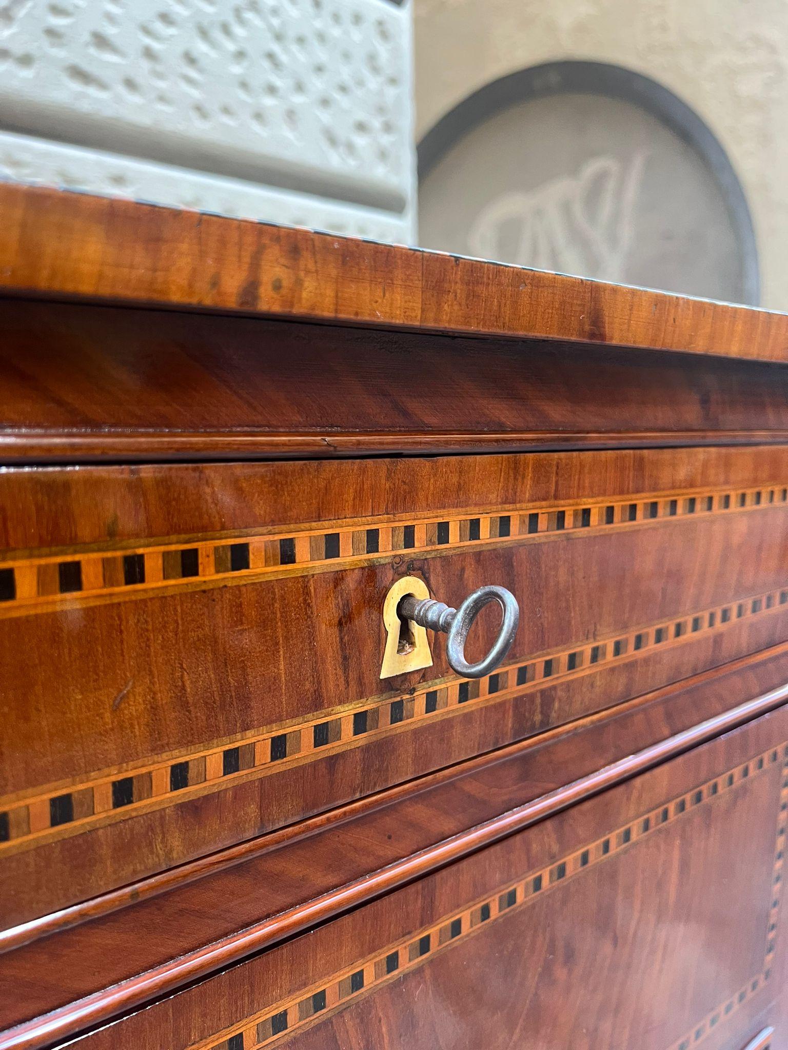 Louis XVI Dresser In Good Condition For Sale In Firenze, IT