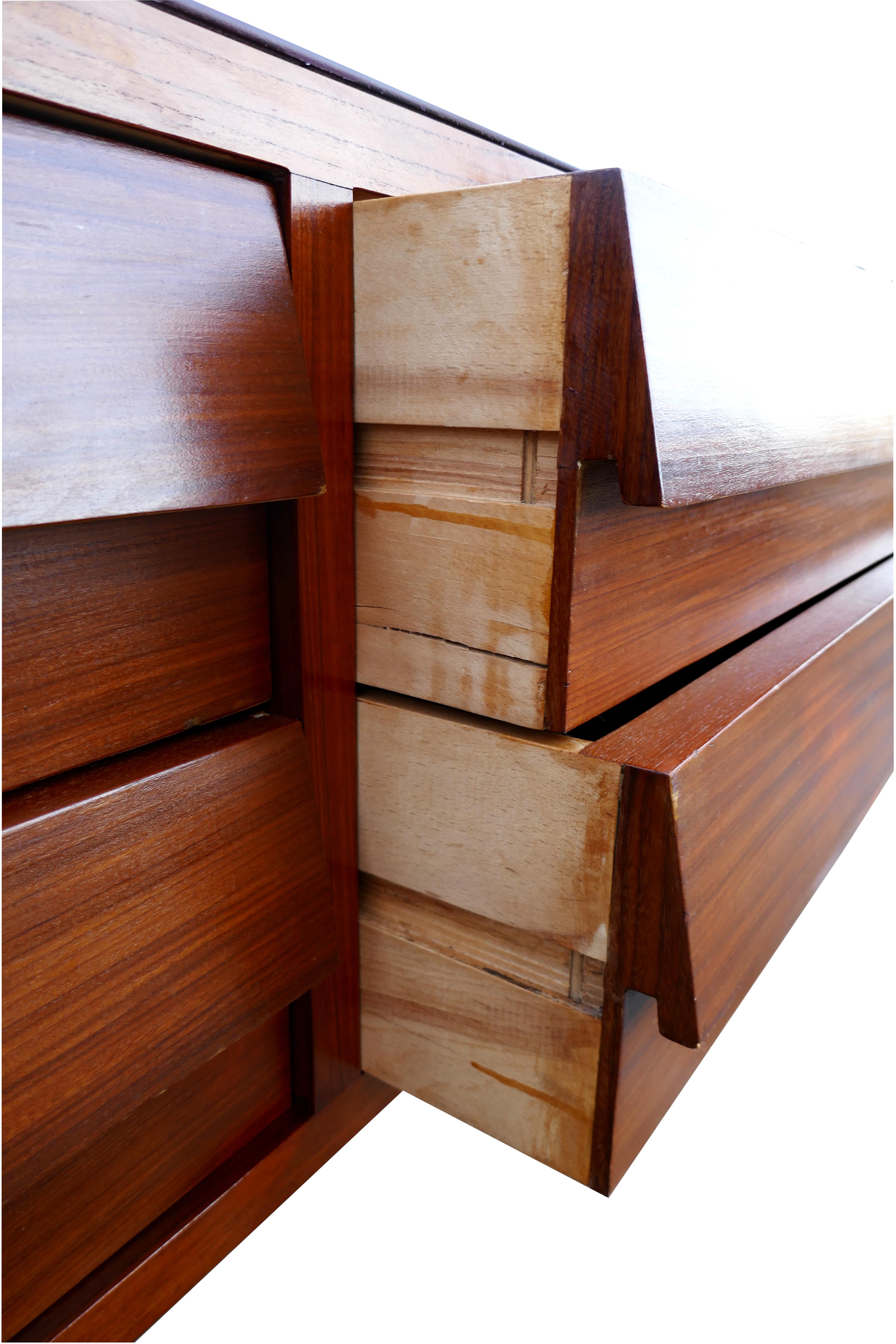 Dresser sideboard cabinet, possible Dassi production  For Sale 12