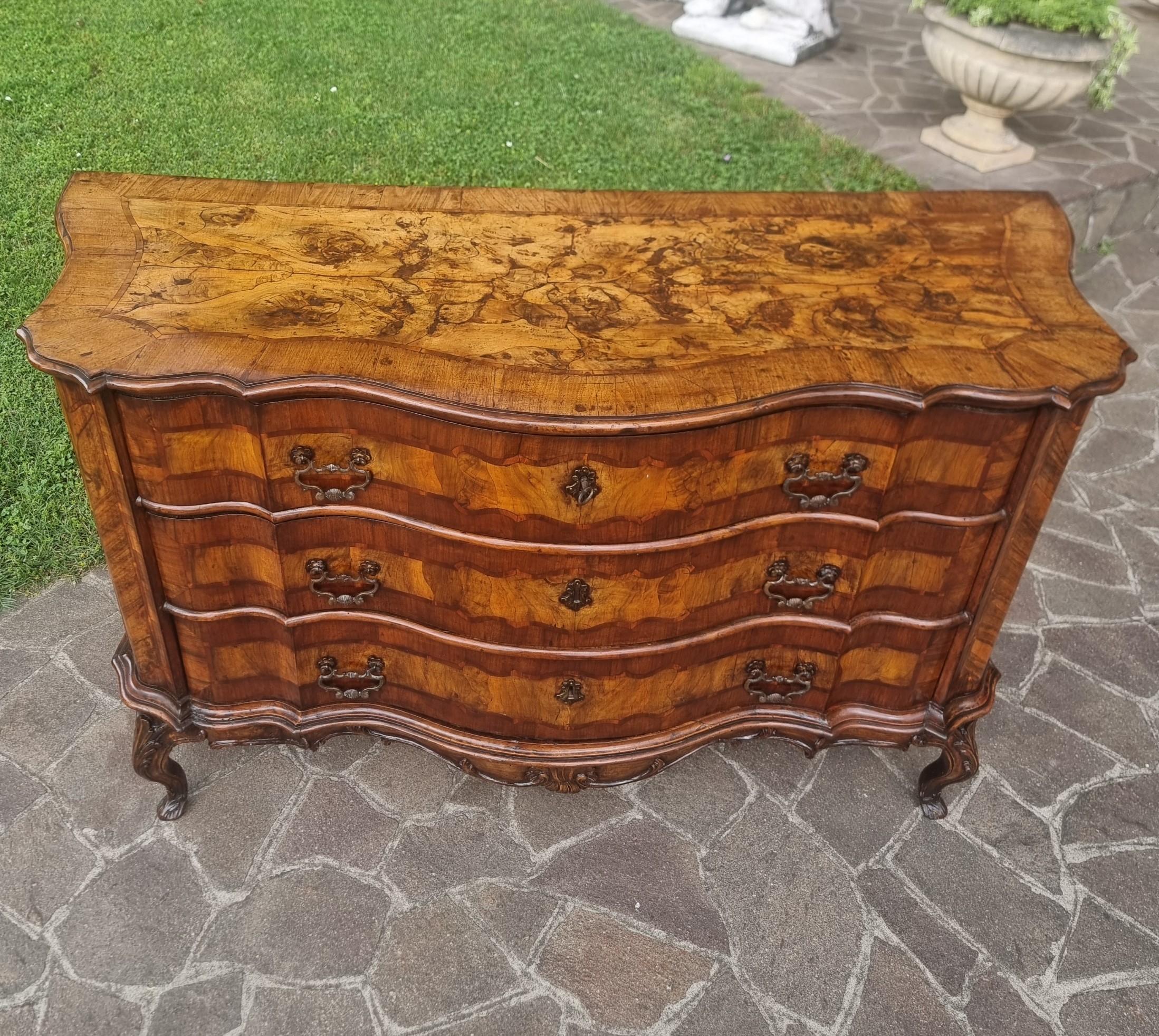 Cassettone veneziano del 700 in radica di noce  da palazzo signorile In condizioni buone in vendita a Villa Verucchio, Emilia-Romagna