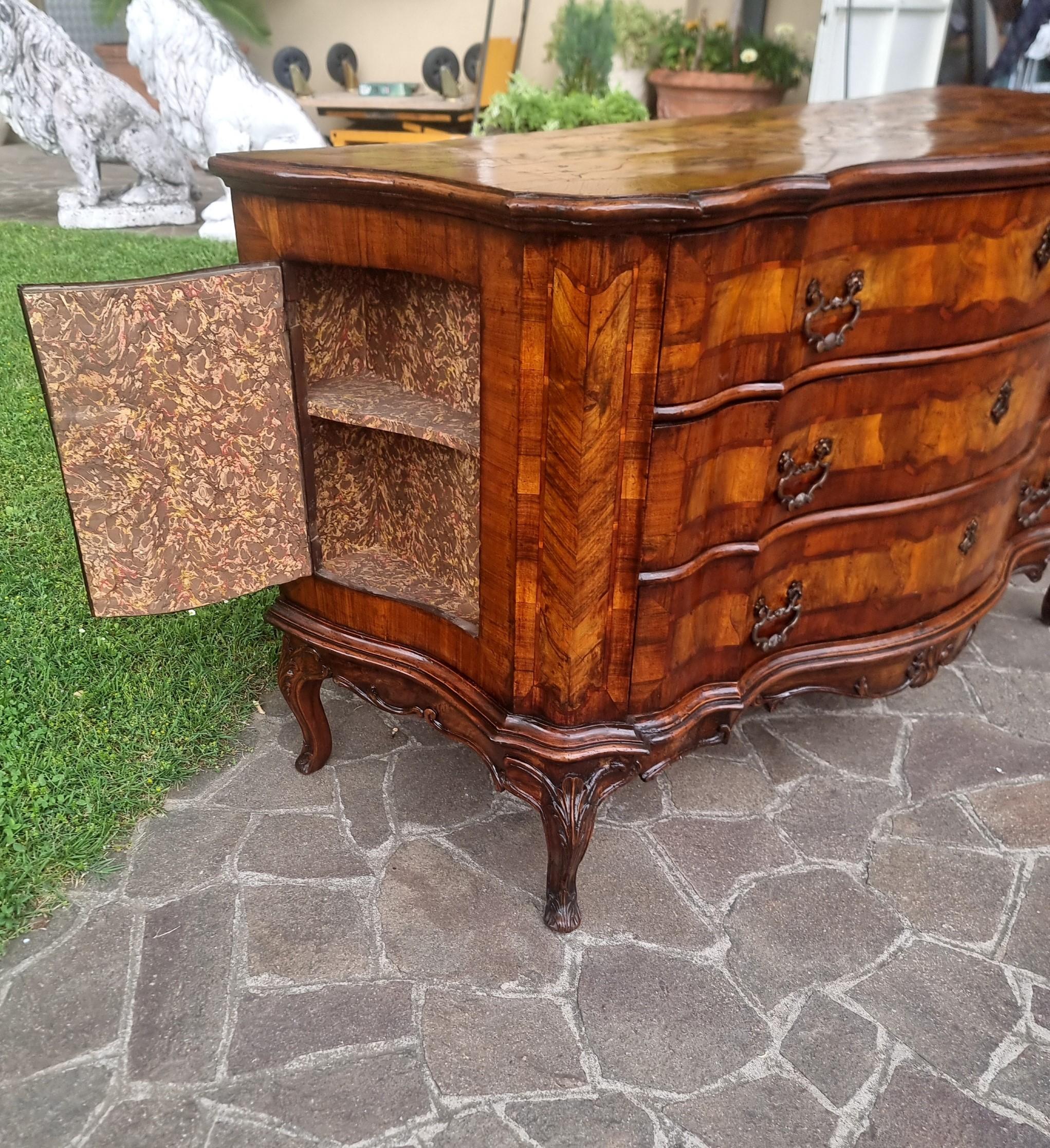 Noce Cassettone veneziano del 700 in radica di noce  da palazzo signorile in vendita