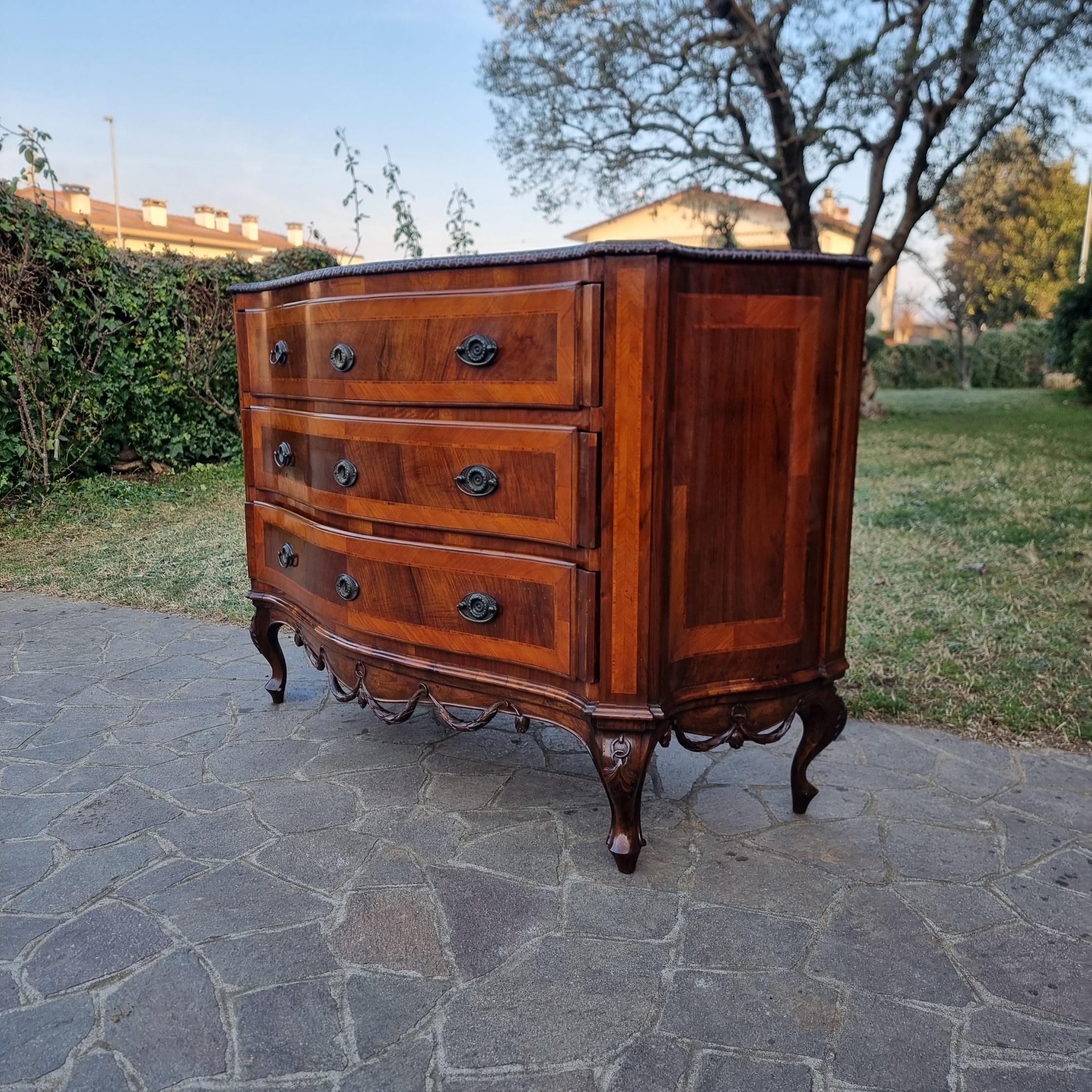Barocco Cassettone Veneziano in Noce dell’800 con Intarsi in Palma in vendita