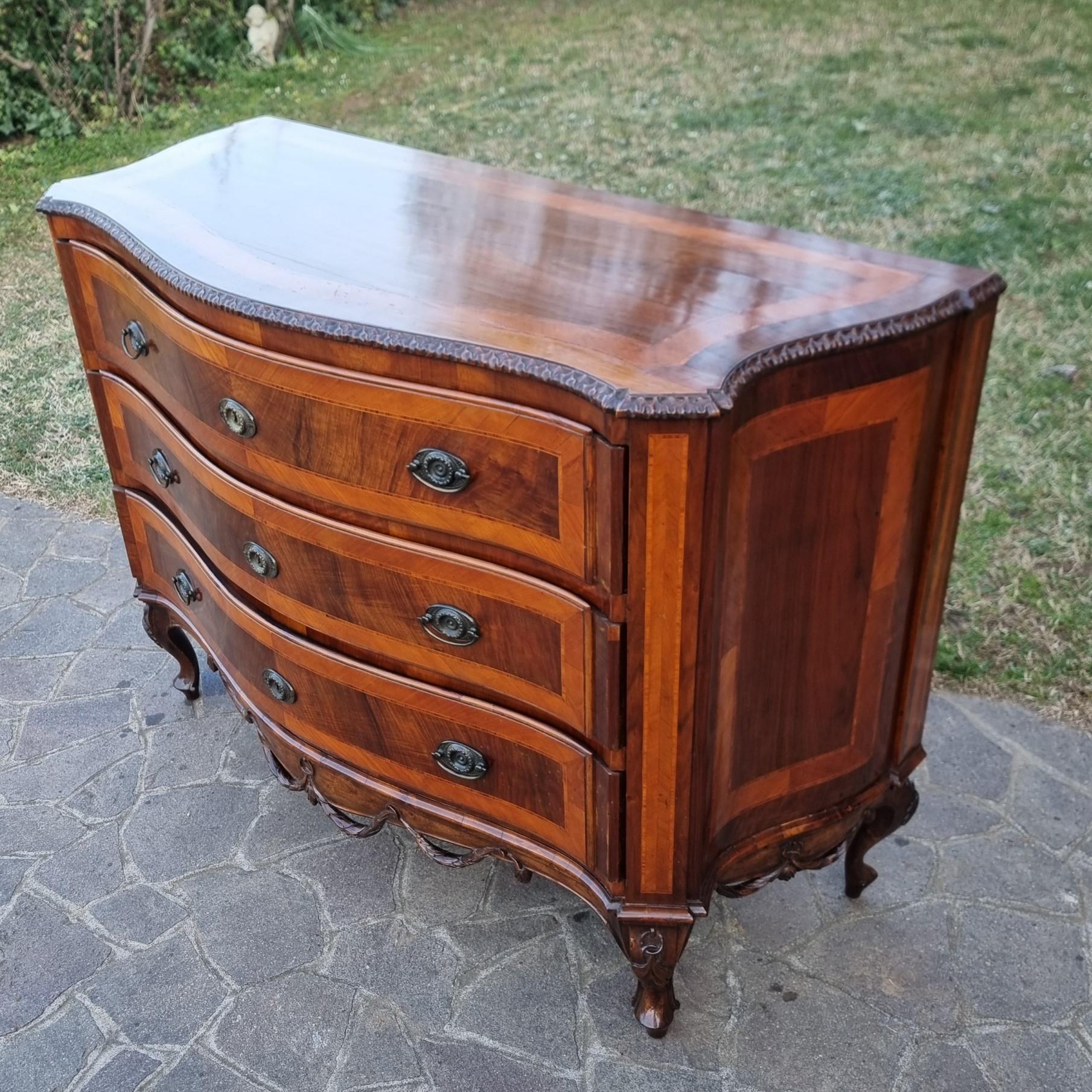 Italian Cassettone Veneziano in Noce dell’800 con Intarsi in Palma in vendita