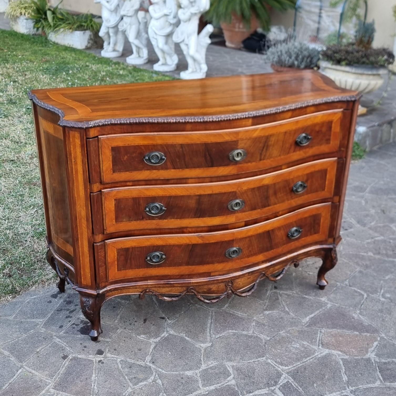 Cassettone Veneziano in Noce dell’800 con Intarsi in Palma in vendita 1