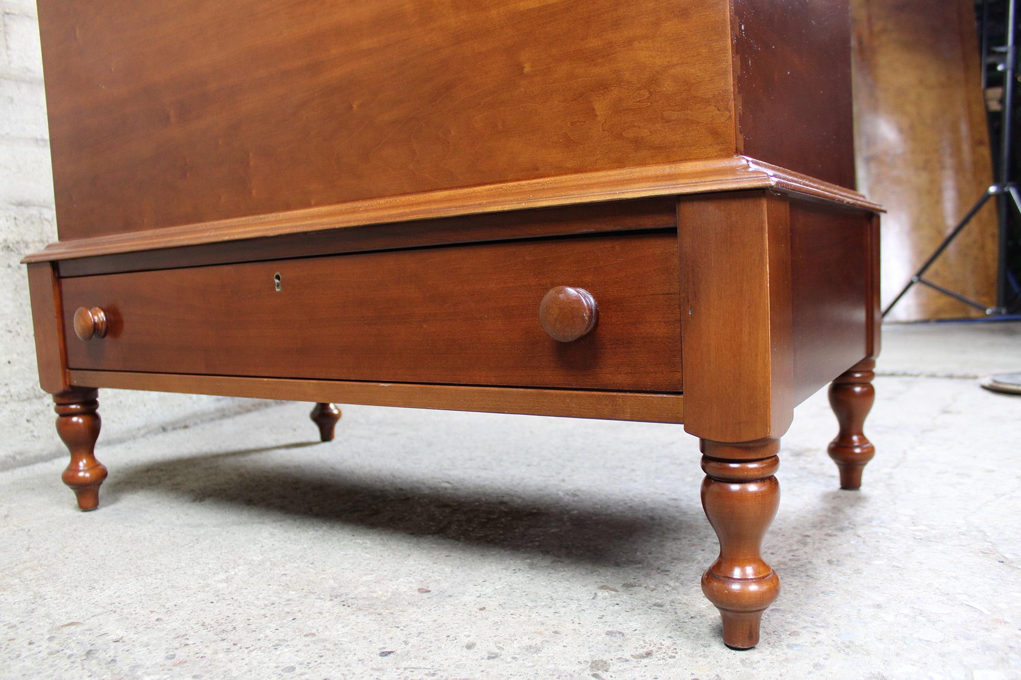 Cassidy Furniture Cherry Early American Sugar Mule Chest Farmhouse Blanket Trunk 5