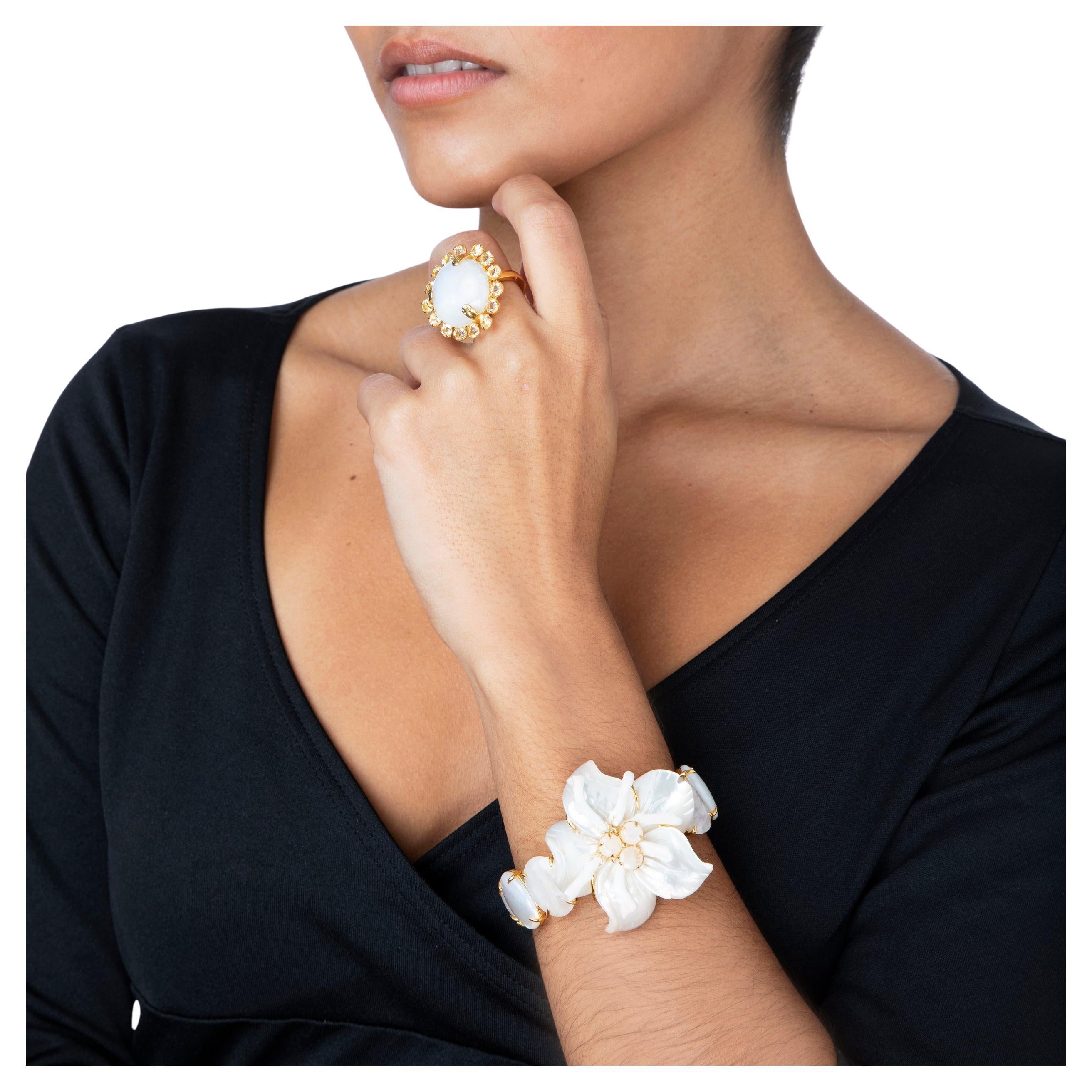 The Cassie Cuff, crafted from semi-precious stones, showcases a unique and sizable flower at its center, embodying the distinctiveness of our brand. Its vintage-style design adds to its allure.

SKU: CF-FL-31
Stones: White Coral, Mother of Pearl &
