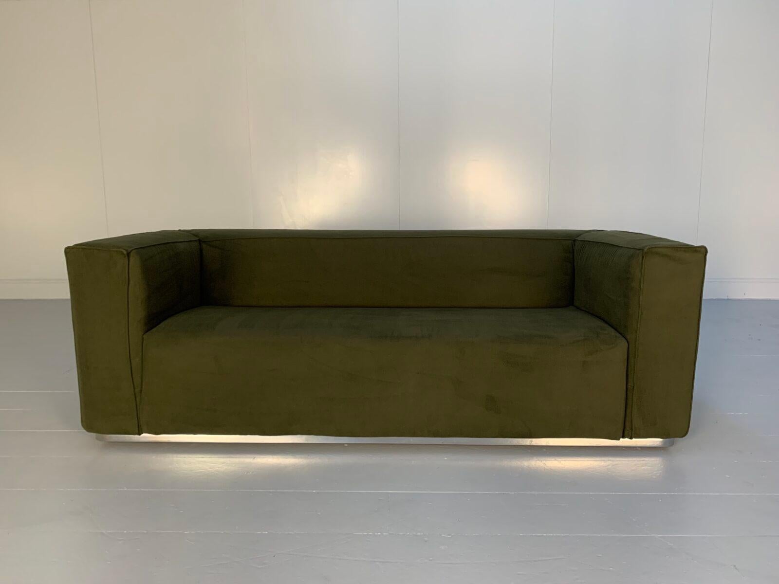 On offer on this occasion is ultra-rare (i suspect you will not find another) superb, immaculately-presented 2.5-Seat “180 Blox” Sofa, from the world renown Italian furniture house of Cassina.

As you will no doubt be aware by your interest in this