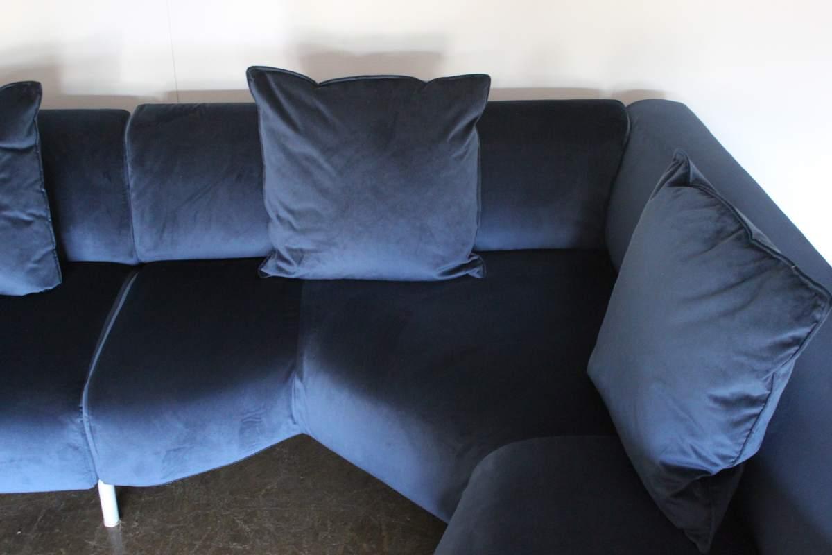 Hand-Crafted Cassina “250 MET” L-Shape Sectional Sofa in Navy Blue Velvet For Sale