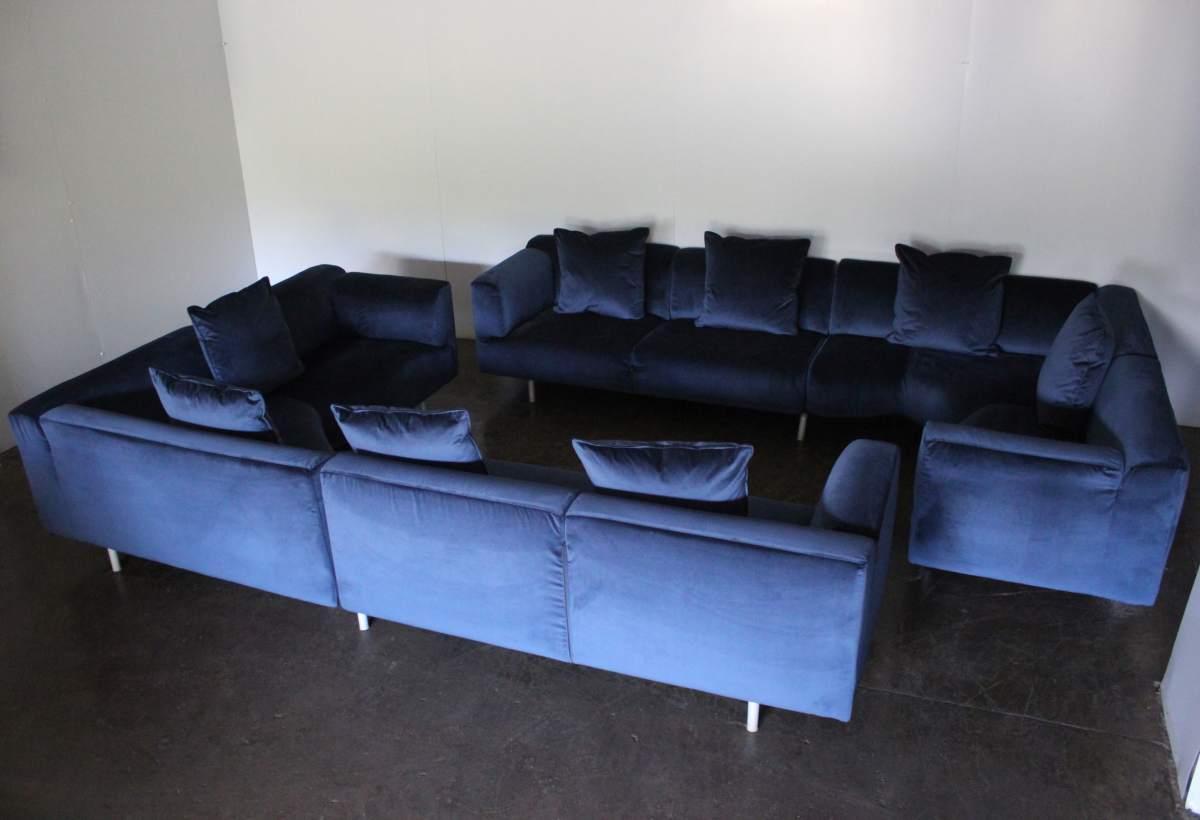 Contemporary Cassina “250 MET” L-Shape Sectional Sofa in Navy Blue Velvet For Sale