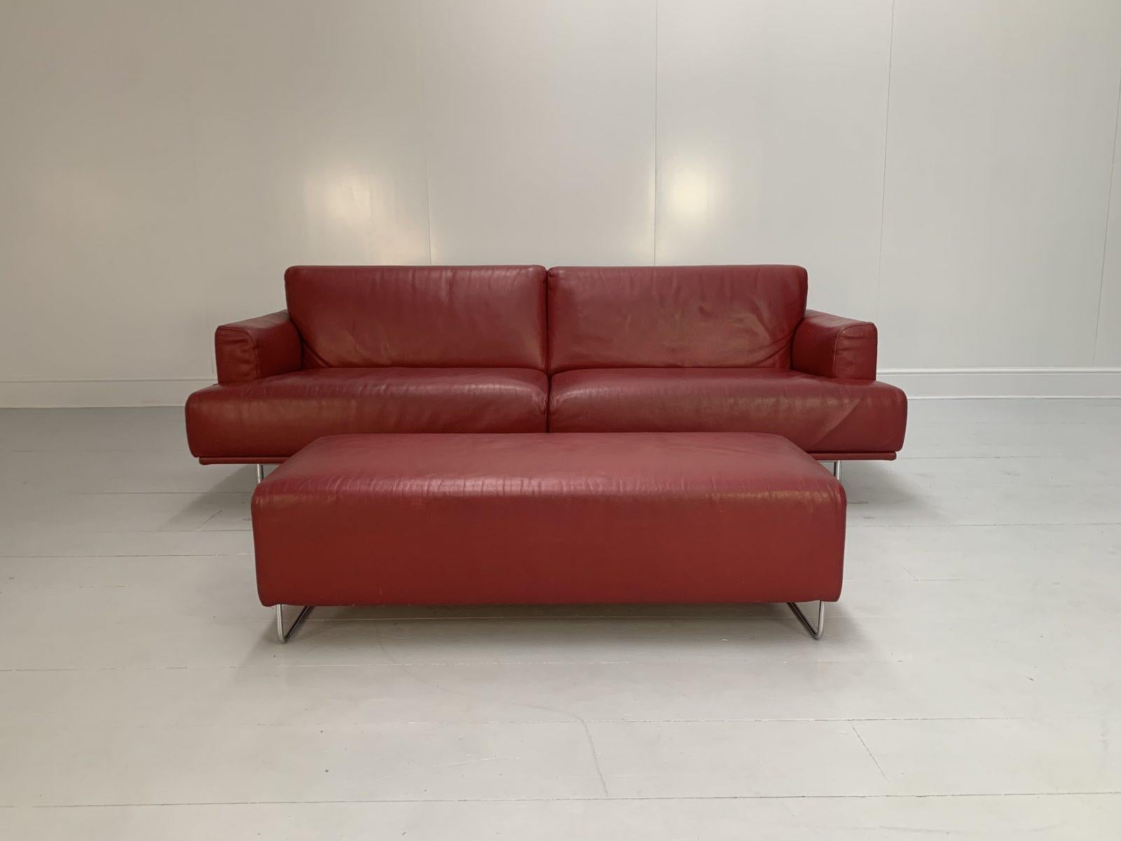 Hello Friends, and welcome to another unmissable offering from Lord Browns Furniture, the UK’s premier resource for fine Sofas and Chairs.

On offer on this occasion is a superb, beautifully-presented “253 Nest” 2.5-Seat Sofa & Footstool in a