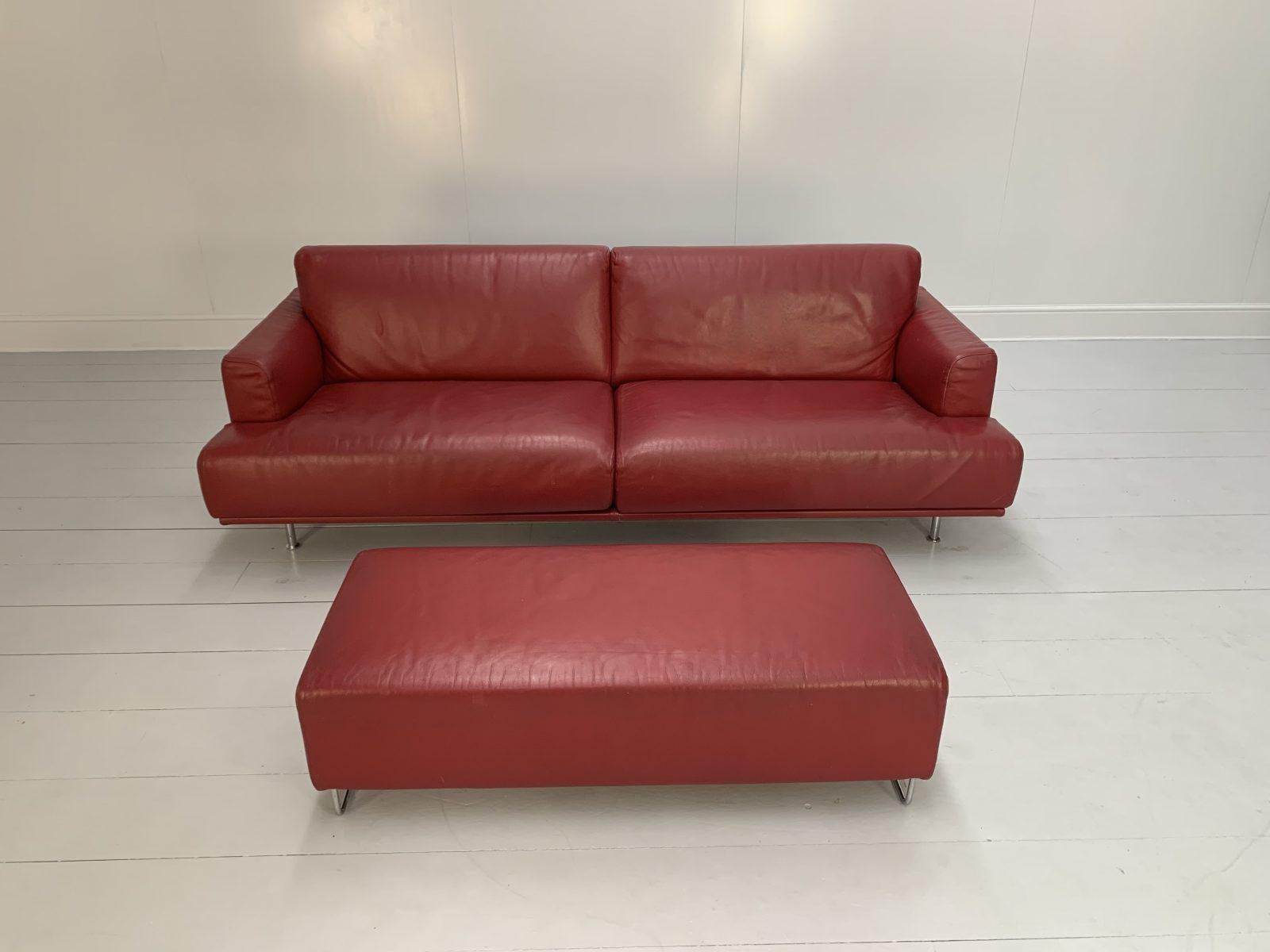 Cassina “253 Nest” 2.5-Seat Sofa & Bench Footstool – In Red “Pelle” Leather In Good Condition In Barrowford, GB