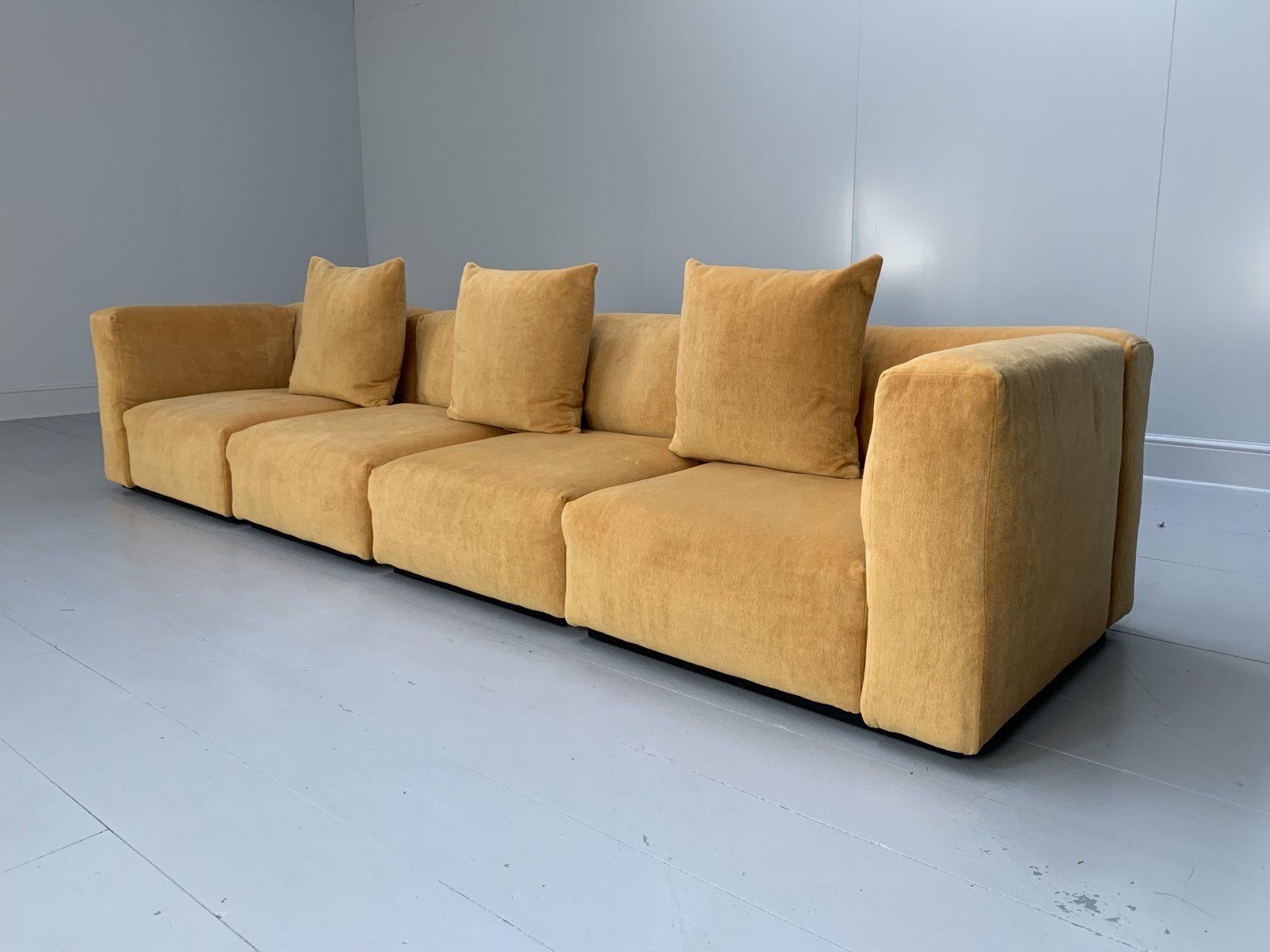 Cassina “271 Mex Cube” 4-Seat Sectional Sofa in Gold Mohair Velvet In Good Condition For Sale In Barrowford, GB