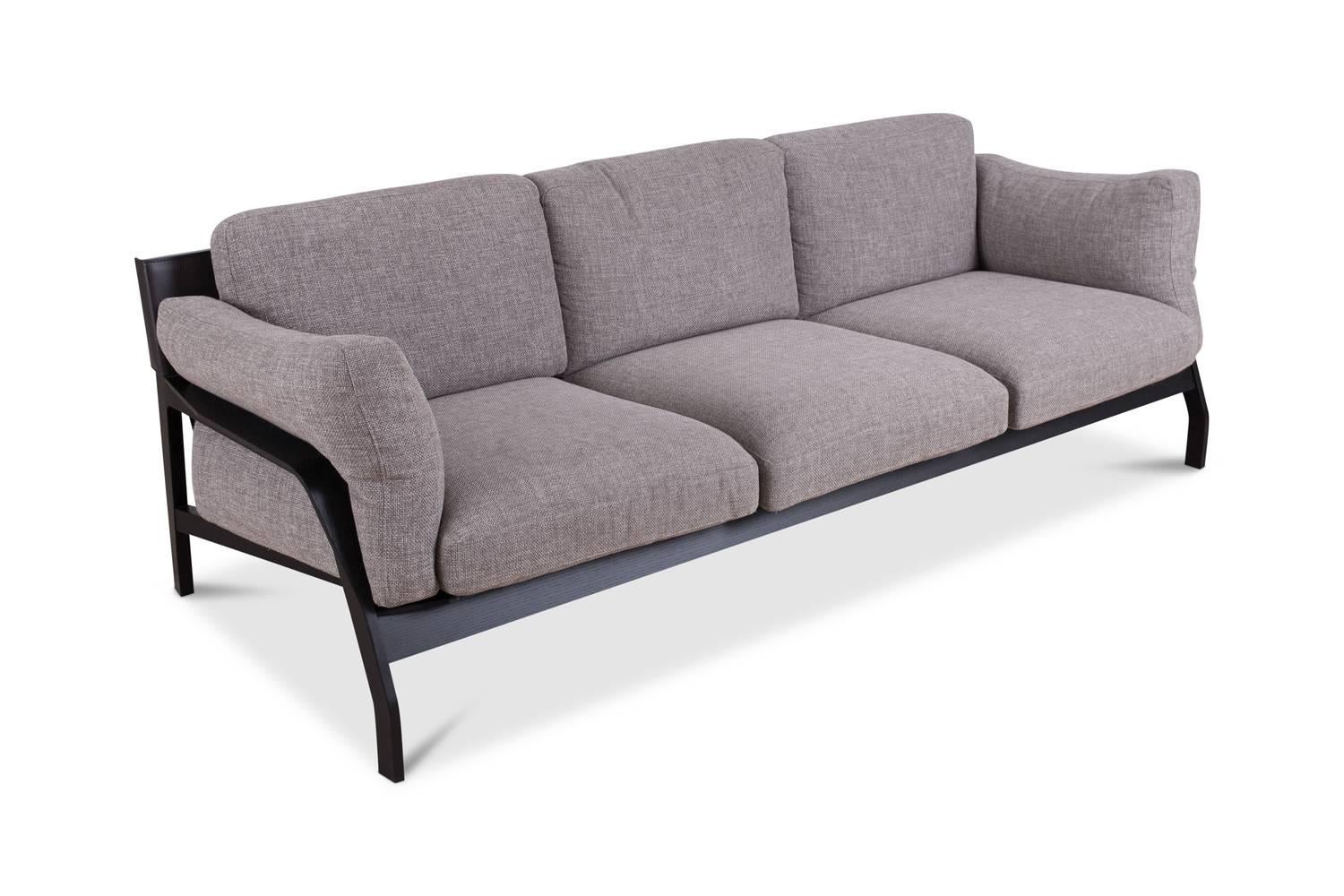 The Cassina 285 Eloro three-seat sofa was designed by Rodolfo Dordoni in 2008.
A contemporary design classic, its soft form gives life to a sofa balanced between spontaneity and refinement.
Three seat and three back cushions
Material: Leather