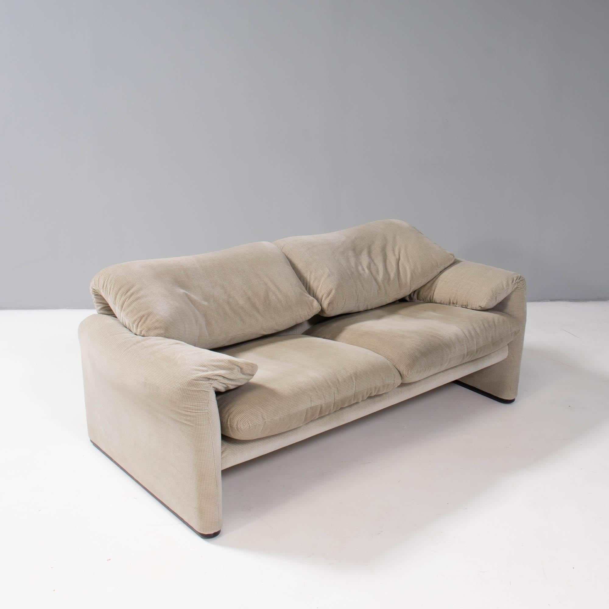 Originally designed by Vico Magistretti for Cassina in 1973, the Maralunga sofa has become a true design icon.

Upholstered in soft textured beige upholstery the sofa features the signature adjustable headrests and folded armrests, while two