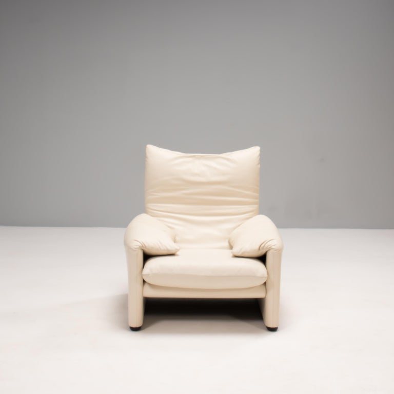 Cassina by Vico Magistretti Maralunga Cream Leather Armchair and Footstool In Good Condition For Sale In London, GB