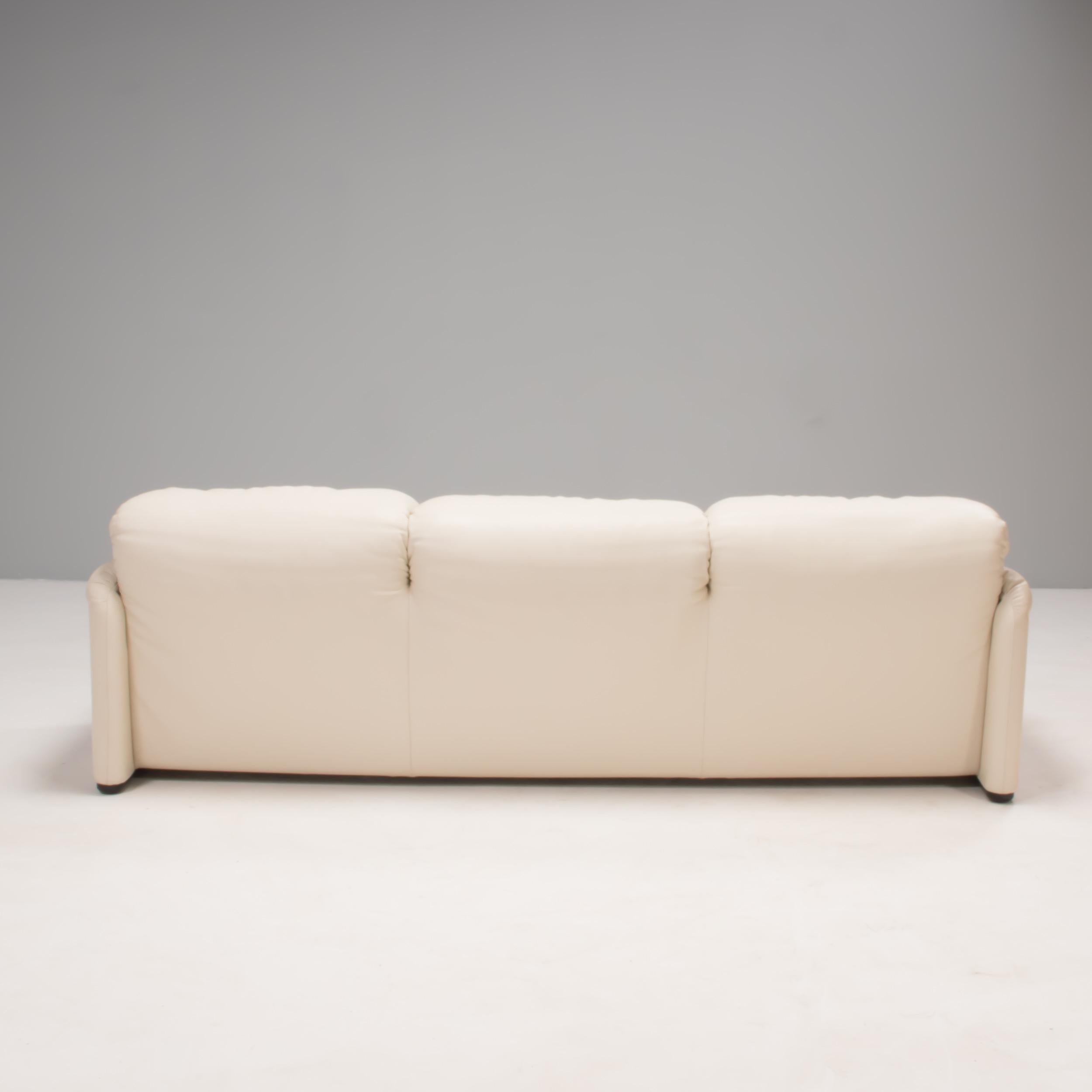 Cassina by Vico Magistretti Maralunga Cream Leather Three Seater Sofa In Good Condition In London, GB