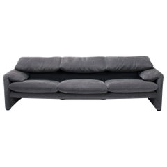 Dreisitzer-Sofa Cassina von Vico Magistretti Maralunga in Grau