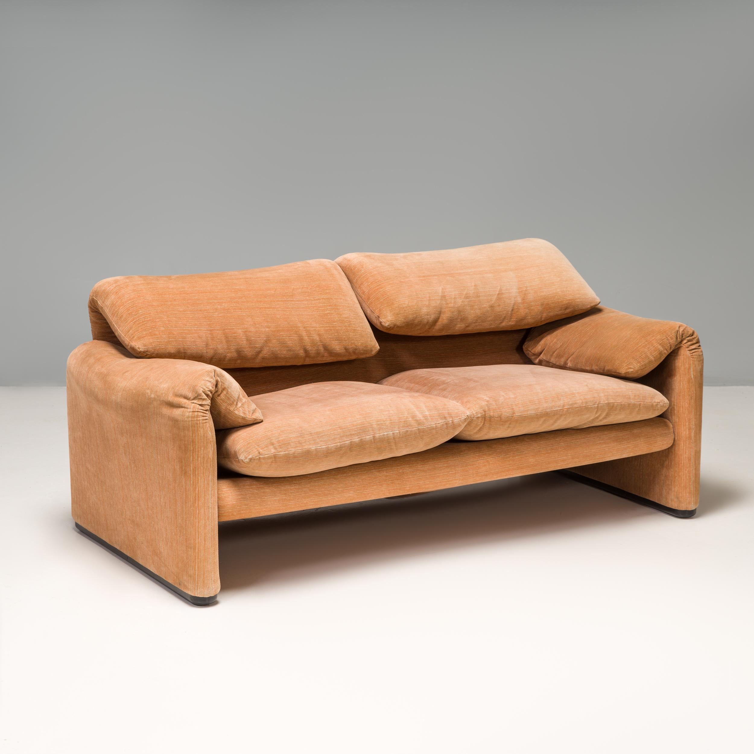 Originally designed by Vico Magistretti for Cassina in 1973, the Maralunga sofa has become a true design icon.

Upholstered in soft textured tan fabric, the sofa features the signature adjustable headrests and folded armrests, while two separate