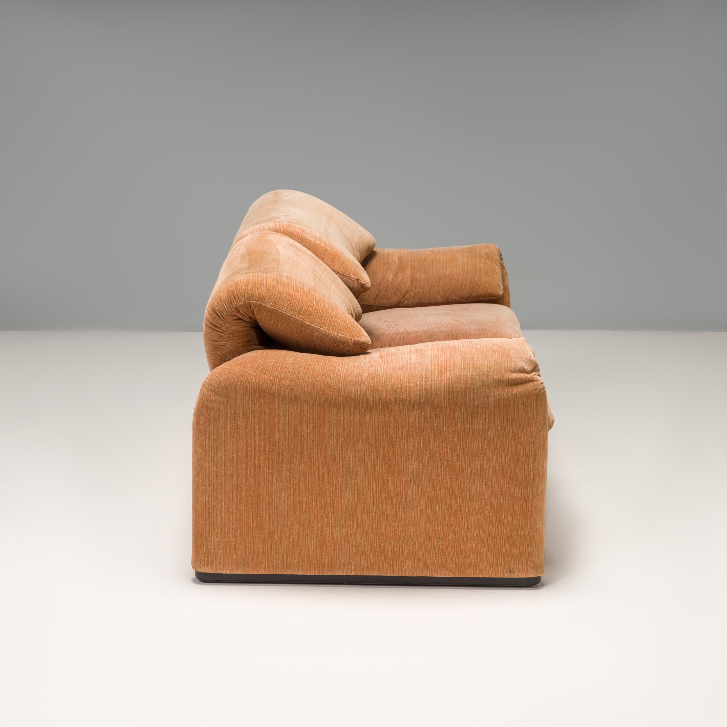 Cassina by Vico Magistretti Maralunga Tan Two-Seater Sofa In Good Condition In London, GB
