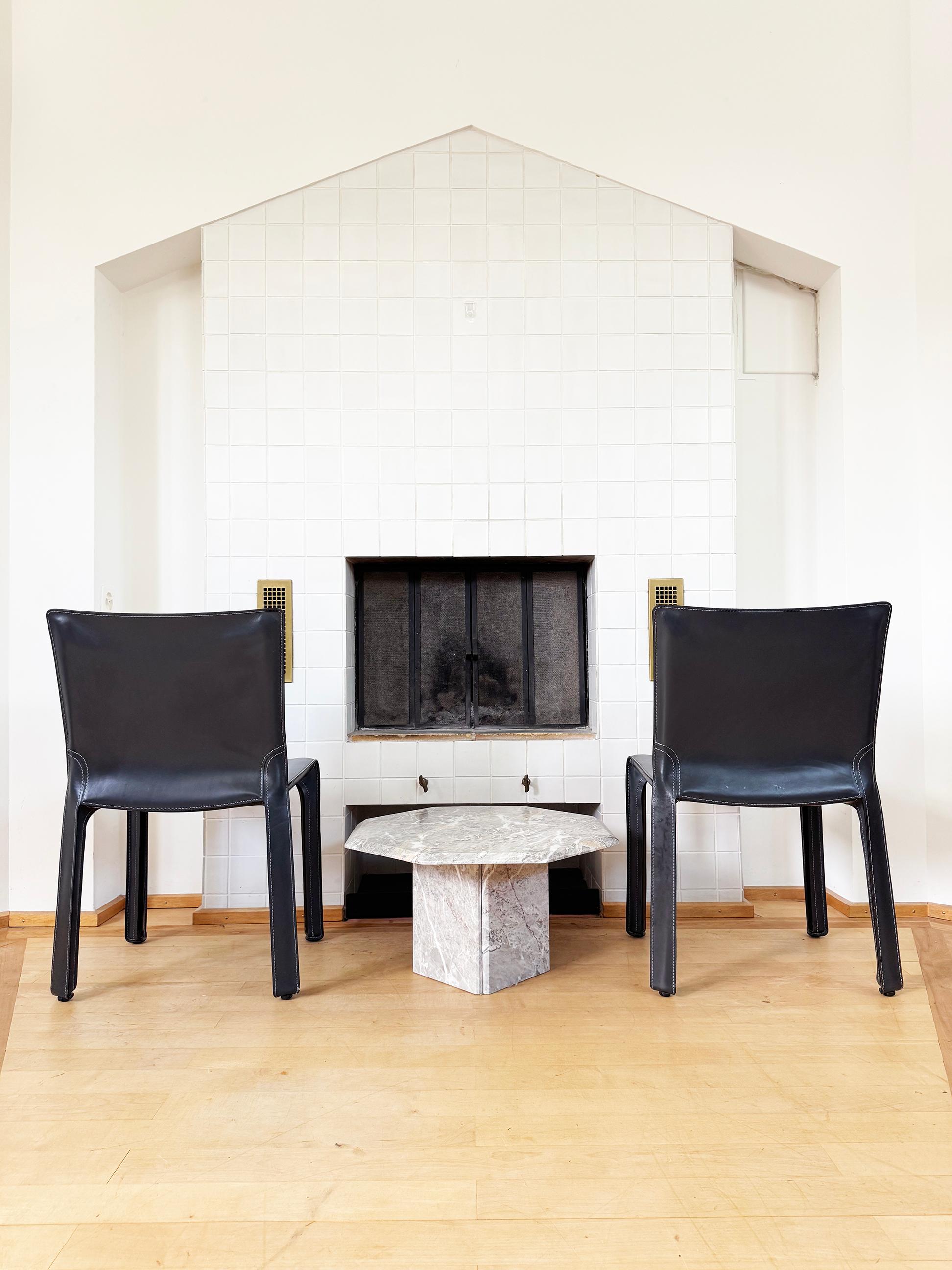 Cassina Cab 412 Stühle Mario Bellini Matte Black drk Grey Leder PAAR, 2 Stühle im Zustand „Gut“ im Angebot in Basel, BS