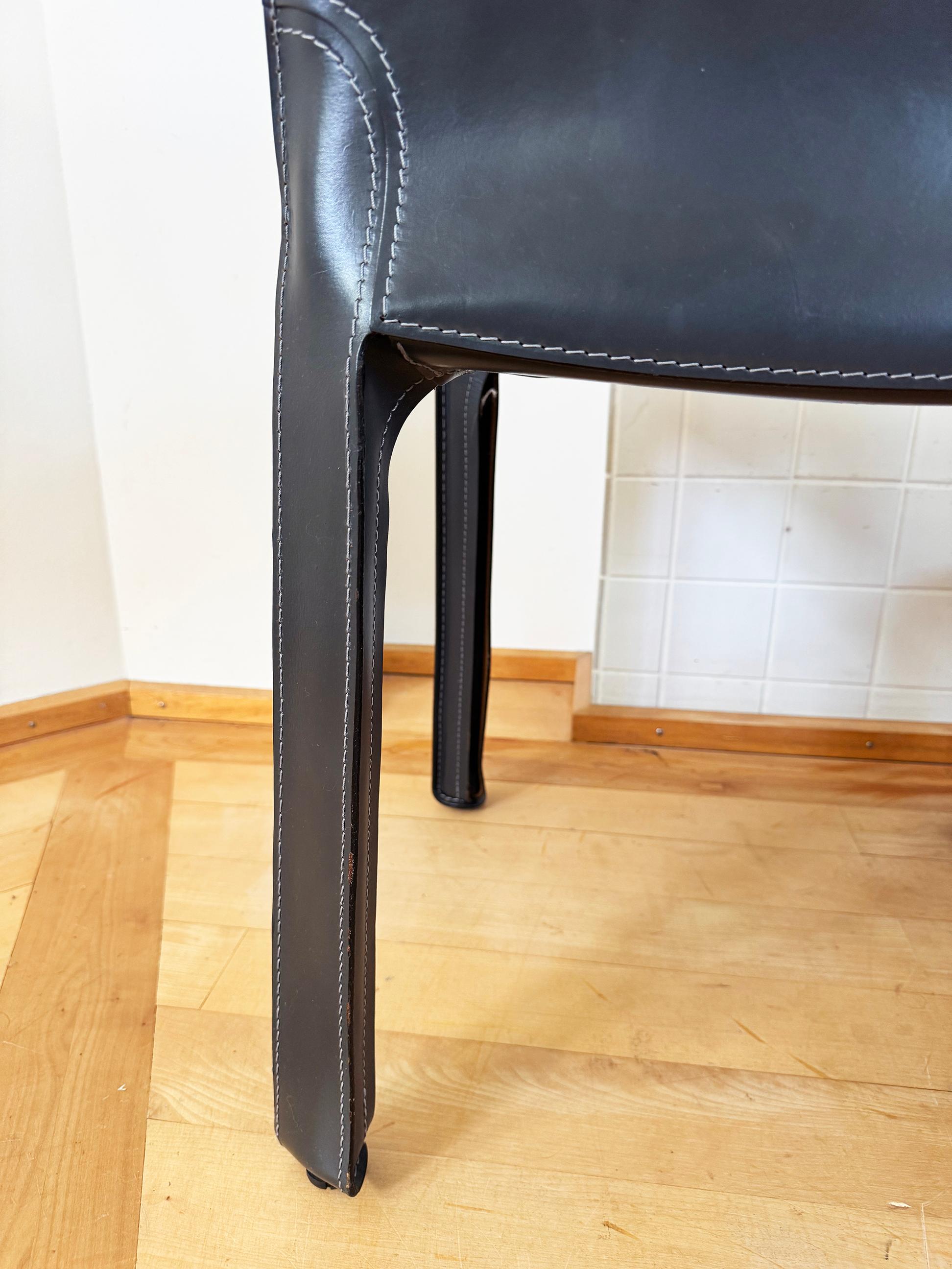 Cassina Cab 412 Stühle Mario Bellini Matte Black drk Grey Leder PAAR, 2 Stühle (Ende des 20. Jahrhunderts) im Angebot