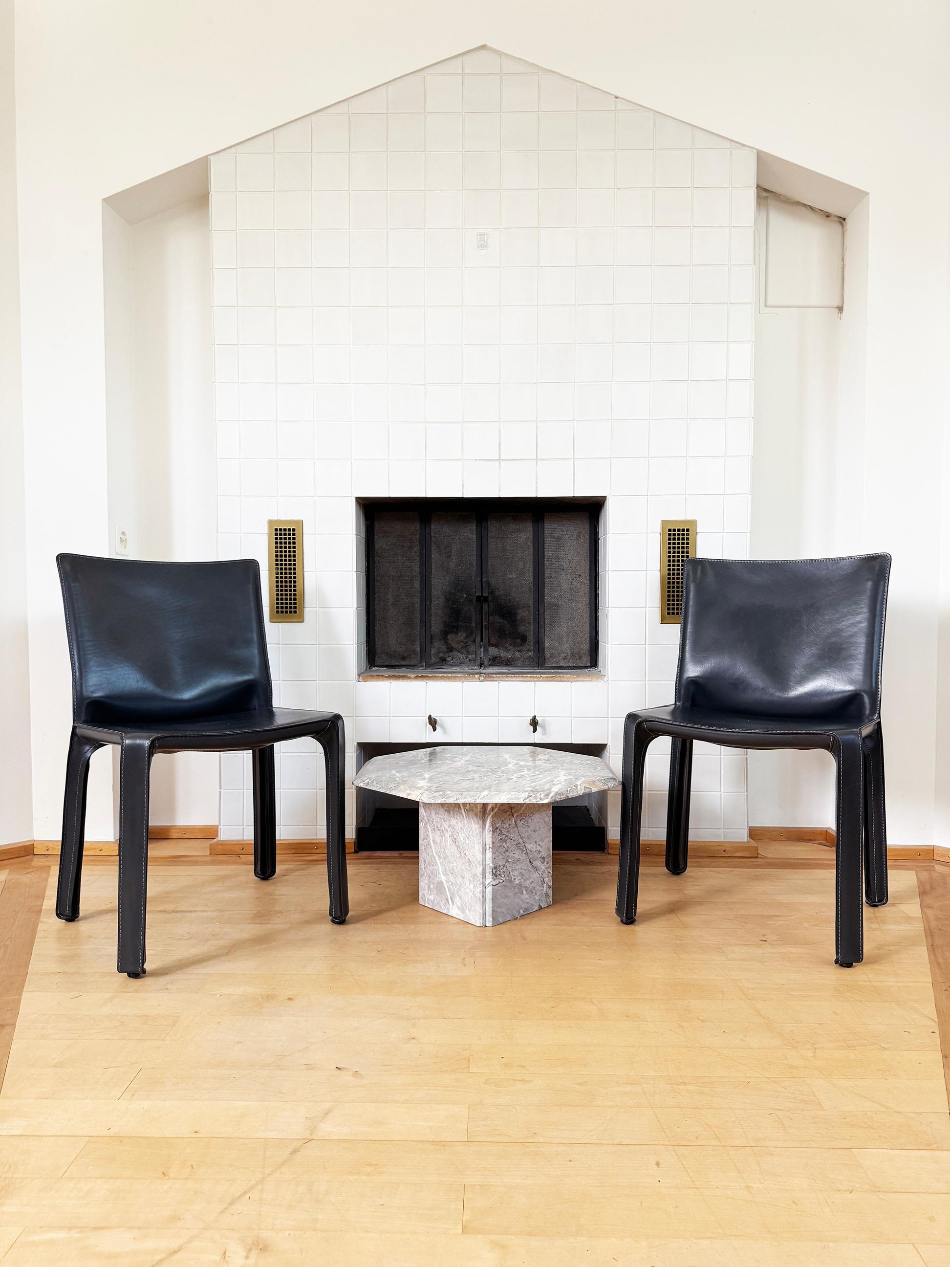 Cassina Cab 412 Stühle Mario Bellini Matte Black drk Grey Leder PAAR, 2 Stühle (Metall) im Angebot
