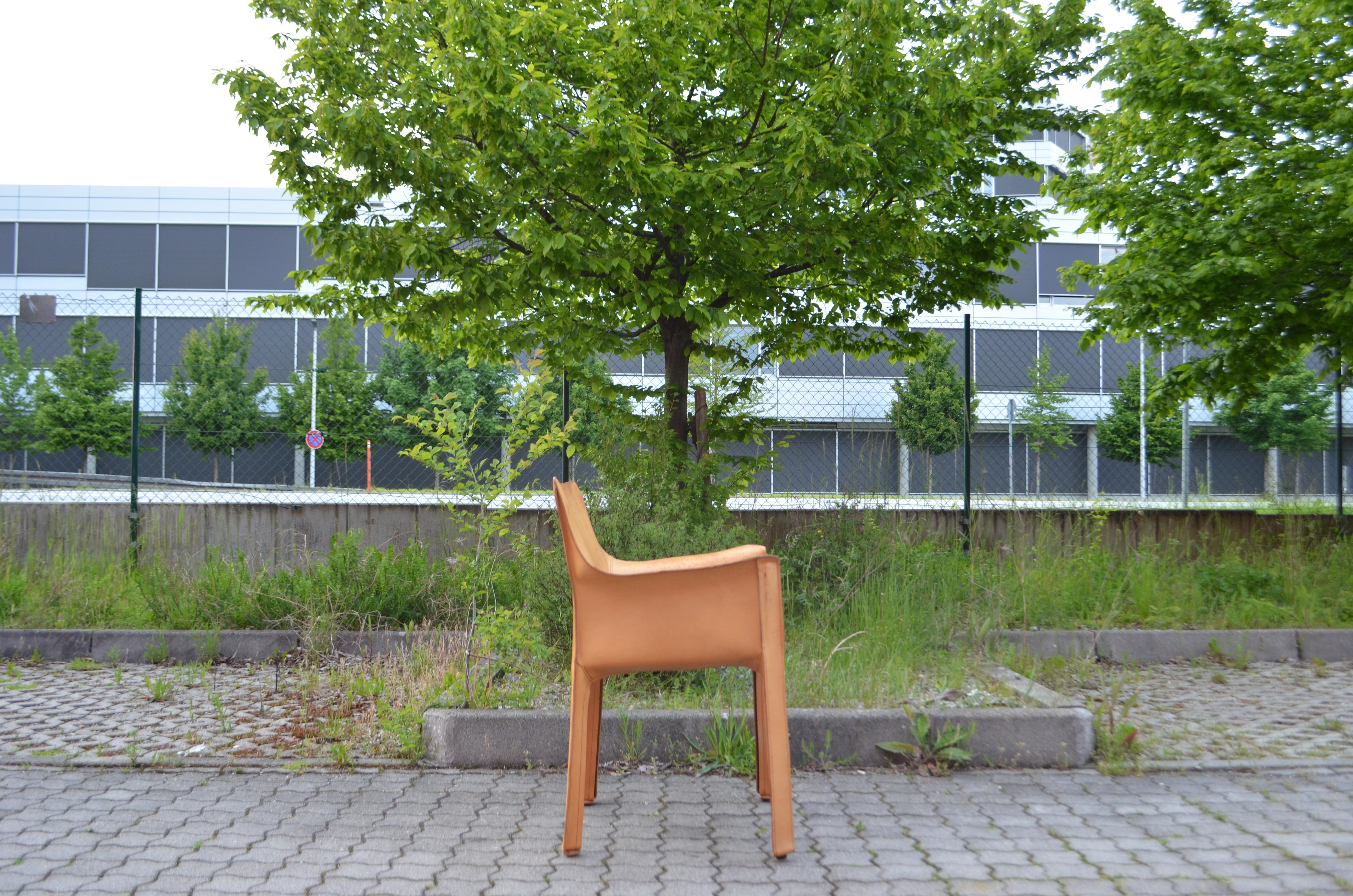 Cassina Cab 413 Vegetal Natural Cognac Leather Dining Chair Armchair Set of 4 In Good Condition In Munich, Bavaria