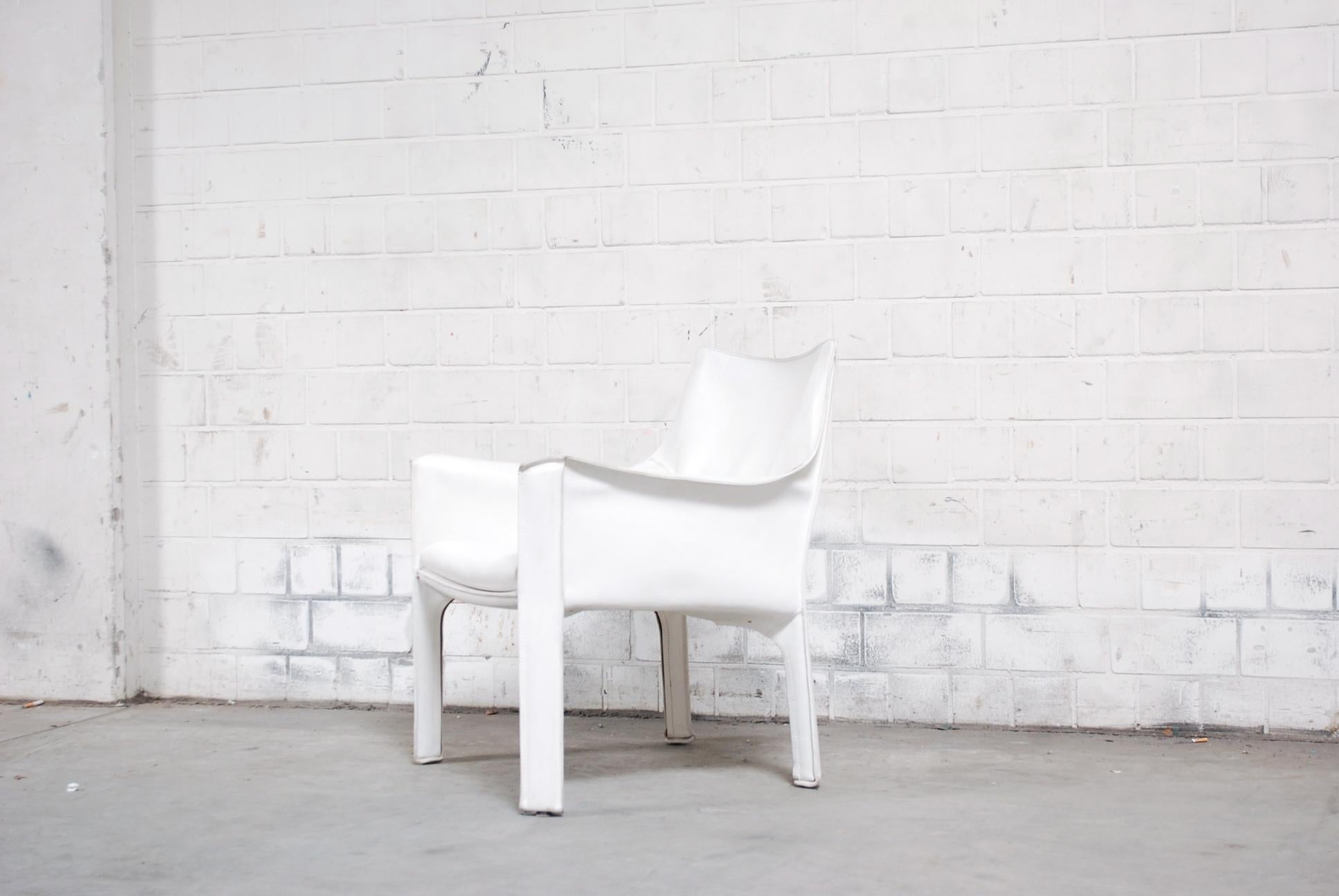 This cab 414 armchair was designed by Mario Bellini for Italian manufacturer Cassina.
It's the armchair version with comfortable seat padding.
It is upholstered in thick saddle leather, colour off white

We have 4 white cab chairs in stock.