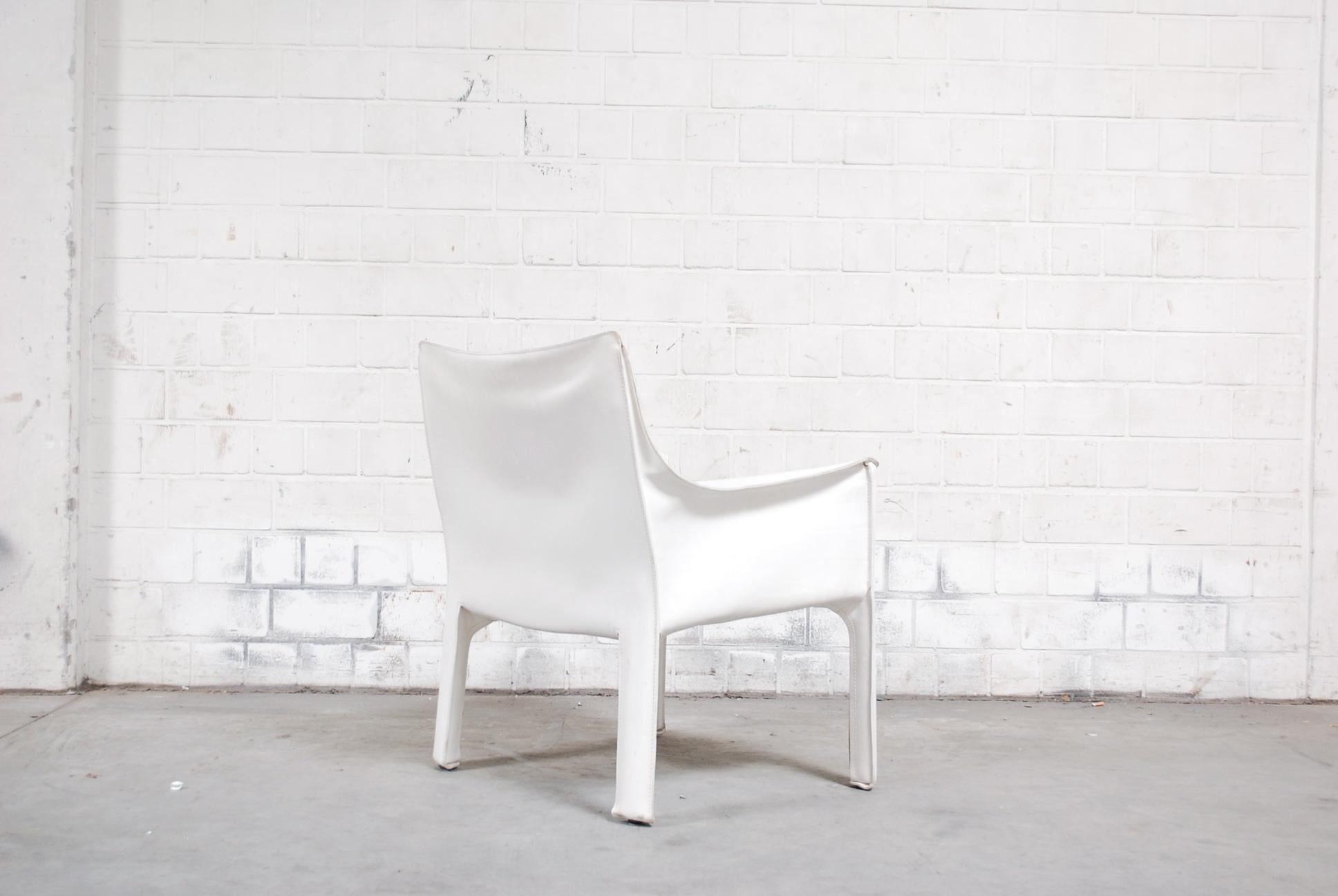 Cassina Cab 414 Leather Lounge Chair Armchair White In Good Condition In Munich, Bavaria