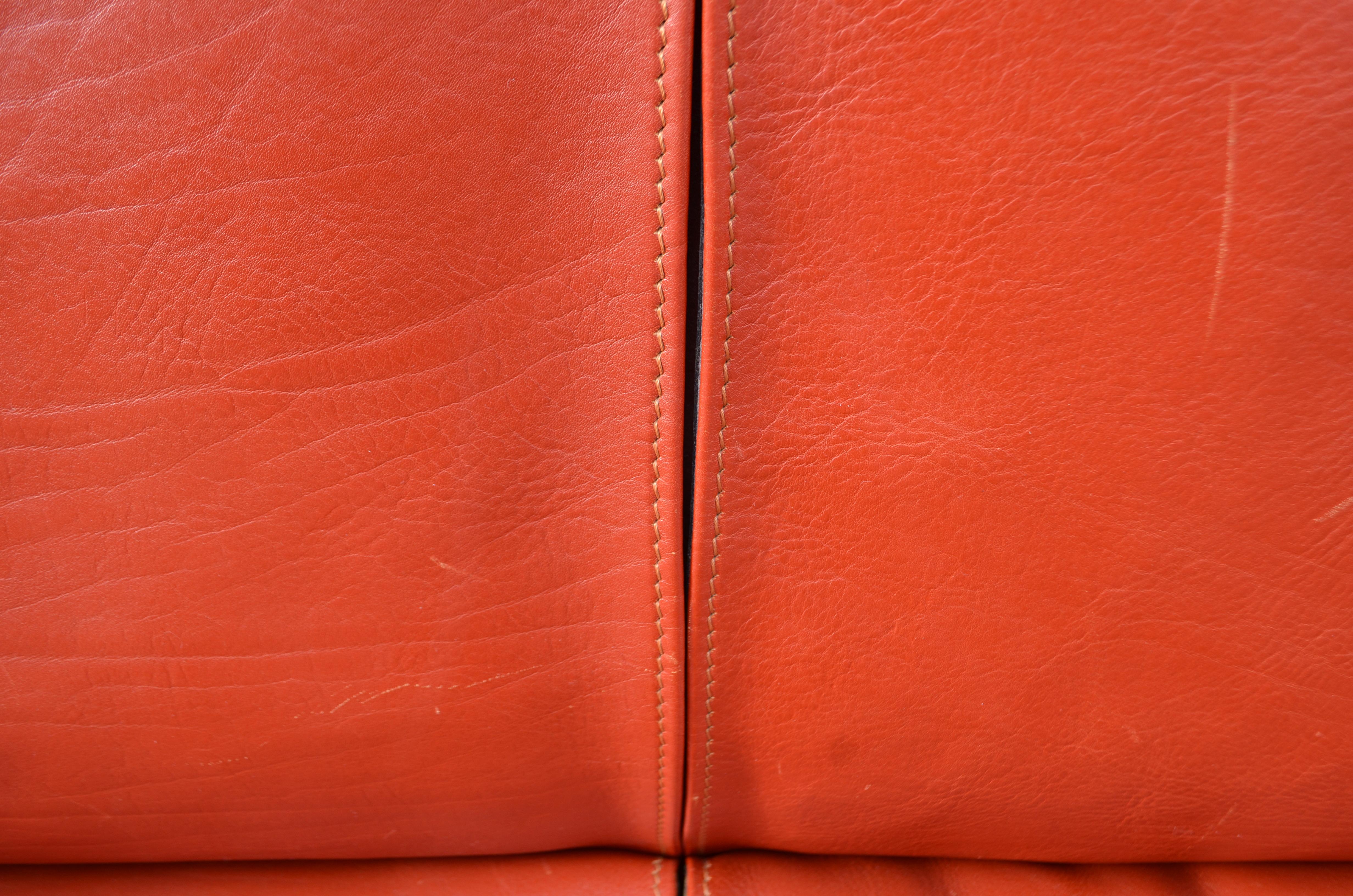 Cassina Cab 415 Neck Saddle Leather Sofa China Red / Ox Red For Sale 3