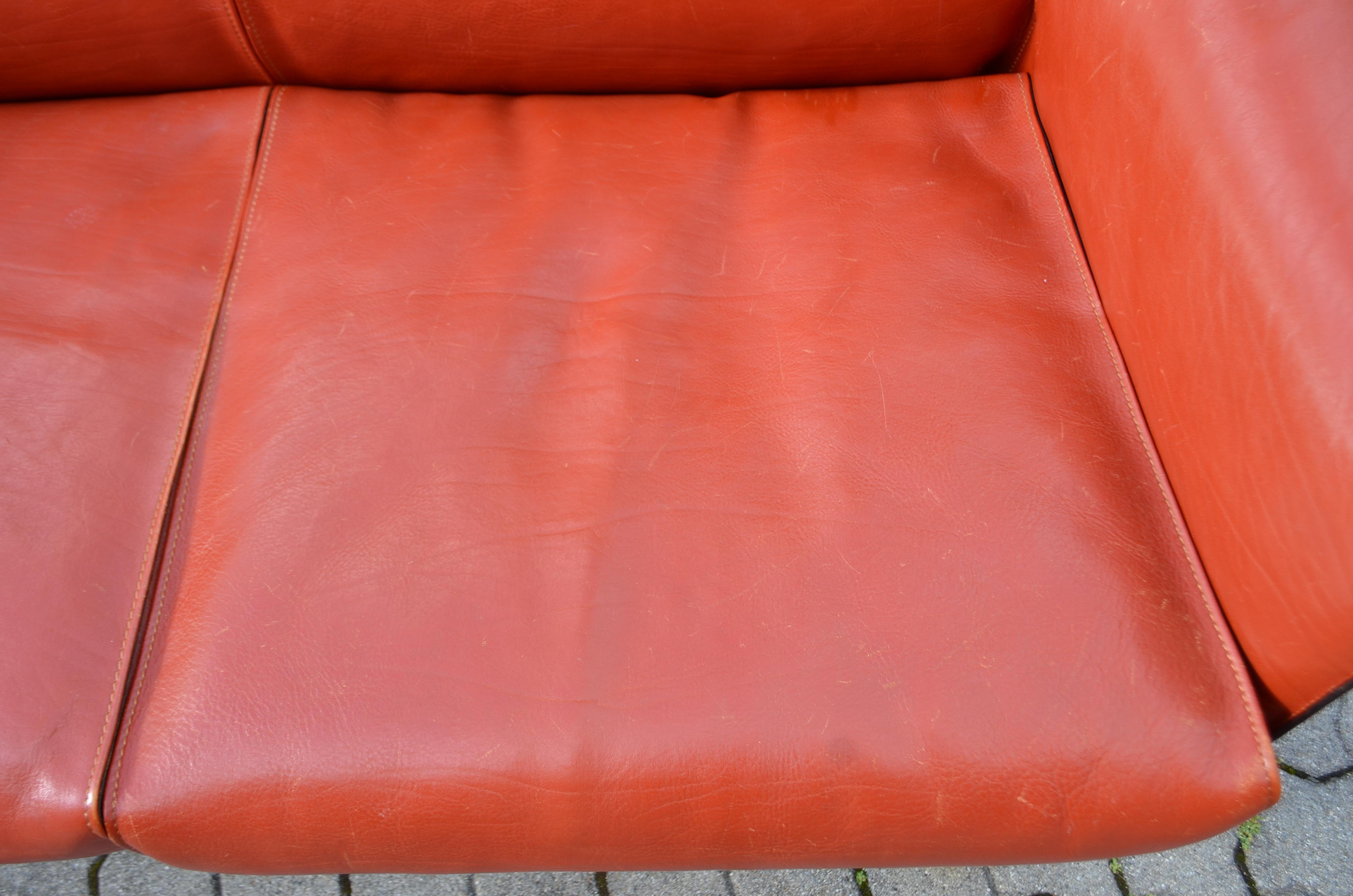 Late 20th Century Cassina Cab 415 Neck Saddle Leather Sofa China Red / Ox Red For Sale