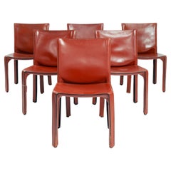 Chaises Cassina Cab en bourgogne, design 1977 par Mario Bellini