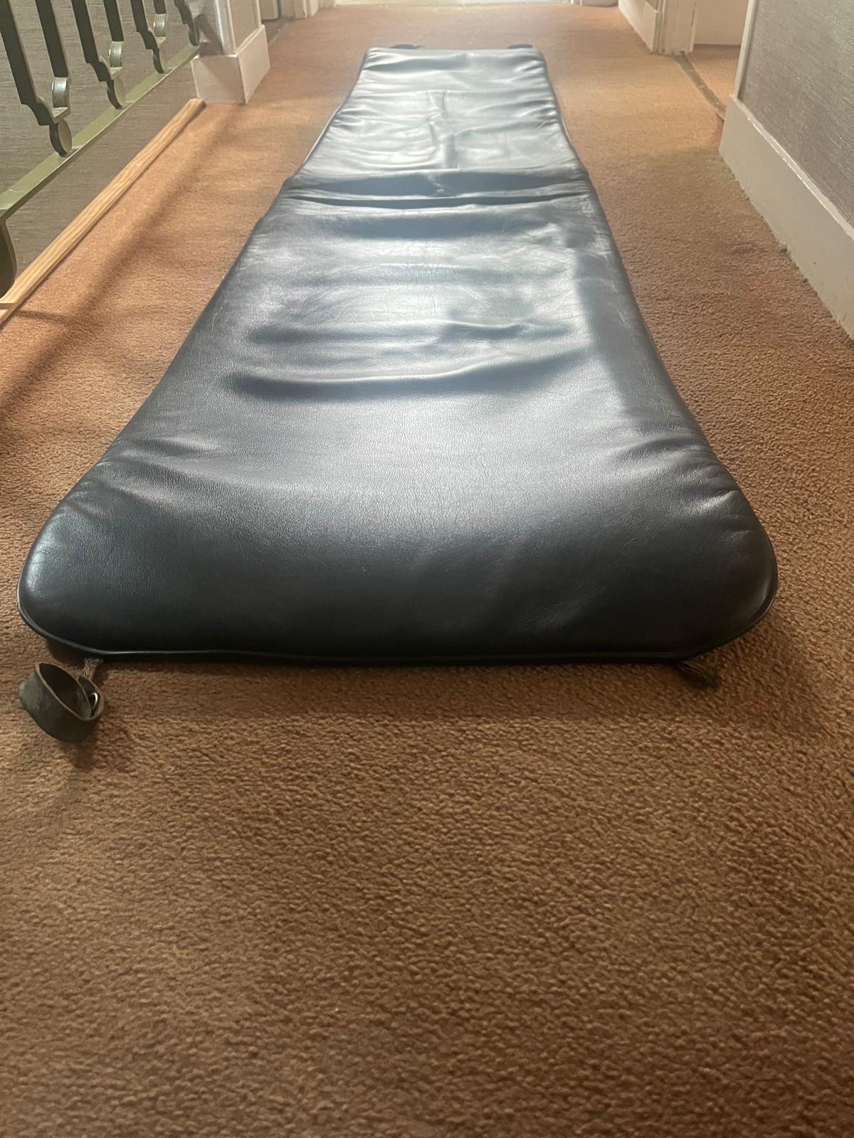 Francese Cassina chaise longue LC4 peau de vache noir firmata 